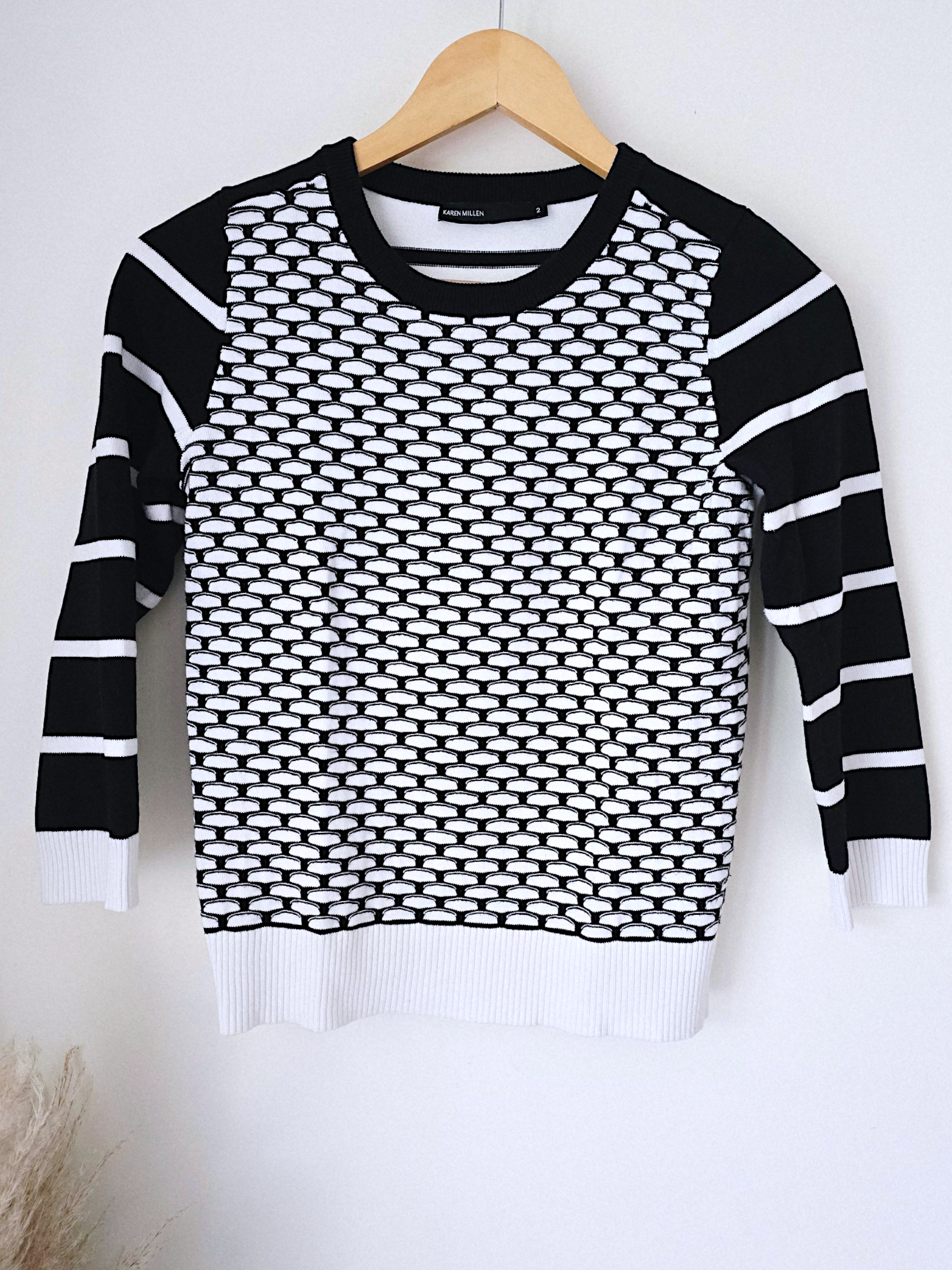 Pull noir et blanc imprimé géométrique - 𝐌𝐚𝐫𝐢𝐧𝐚𝟒𝟒𝐟𝐚𝐦𝐢𝐥𝐲