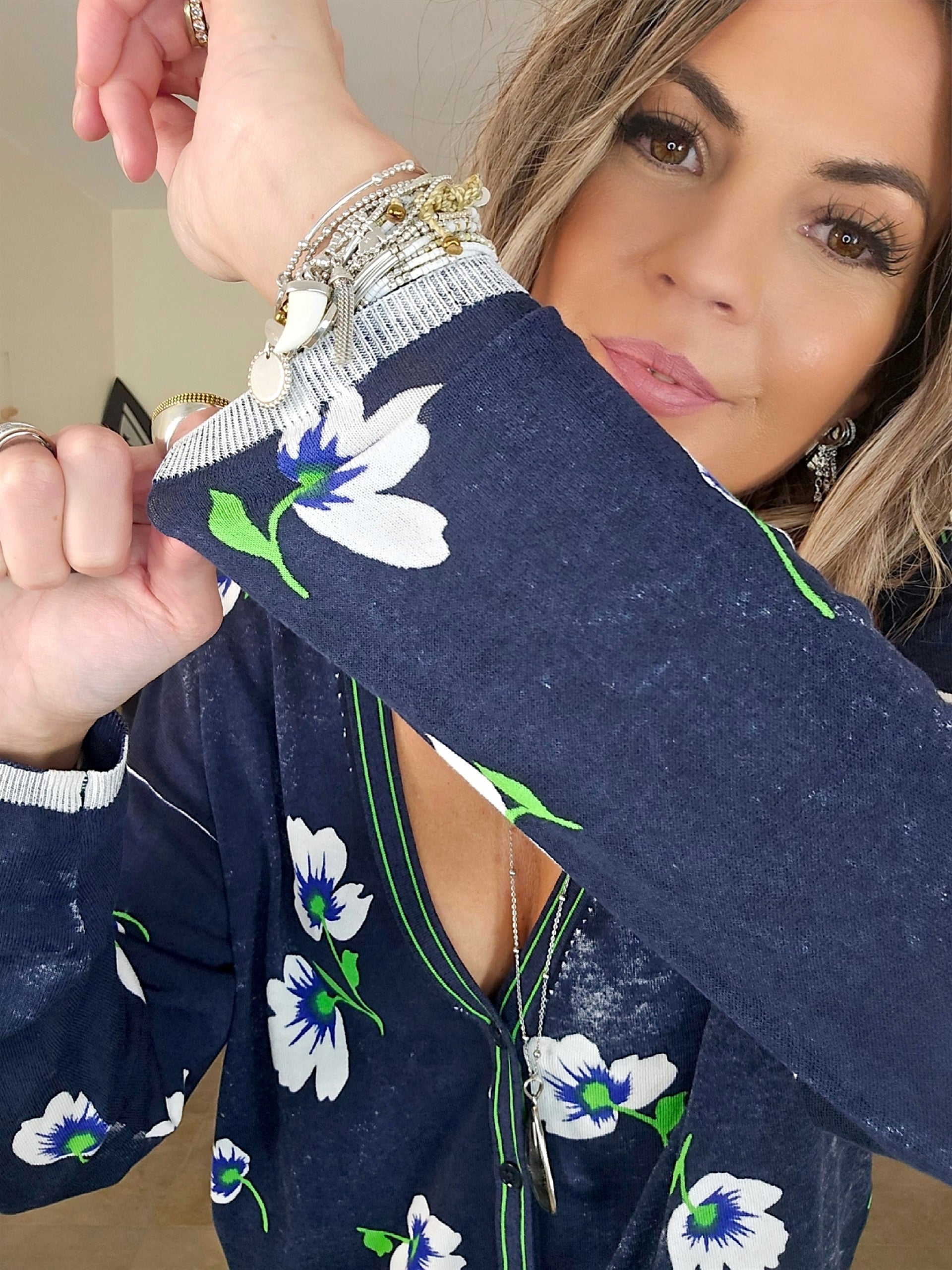 Cardigan bleu marine délavé à imprimé vert fluo - 𝐌𝐚𝐫𝐢𝐧𝐚𝟒𝟒𝐟𝐚𝐦𝐢𝐥𝐲