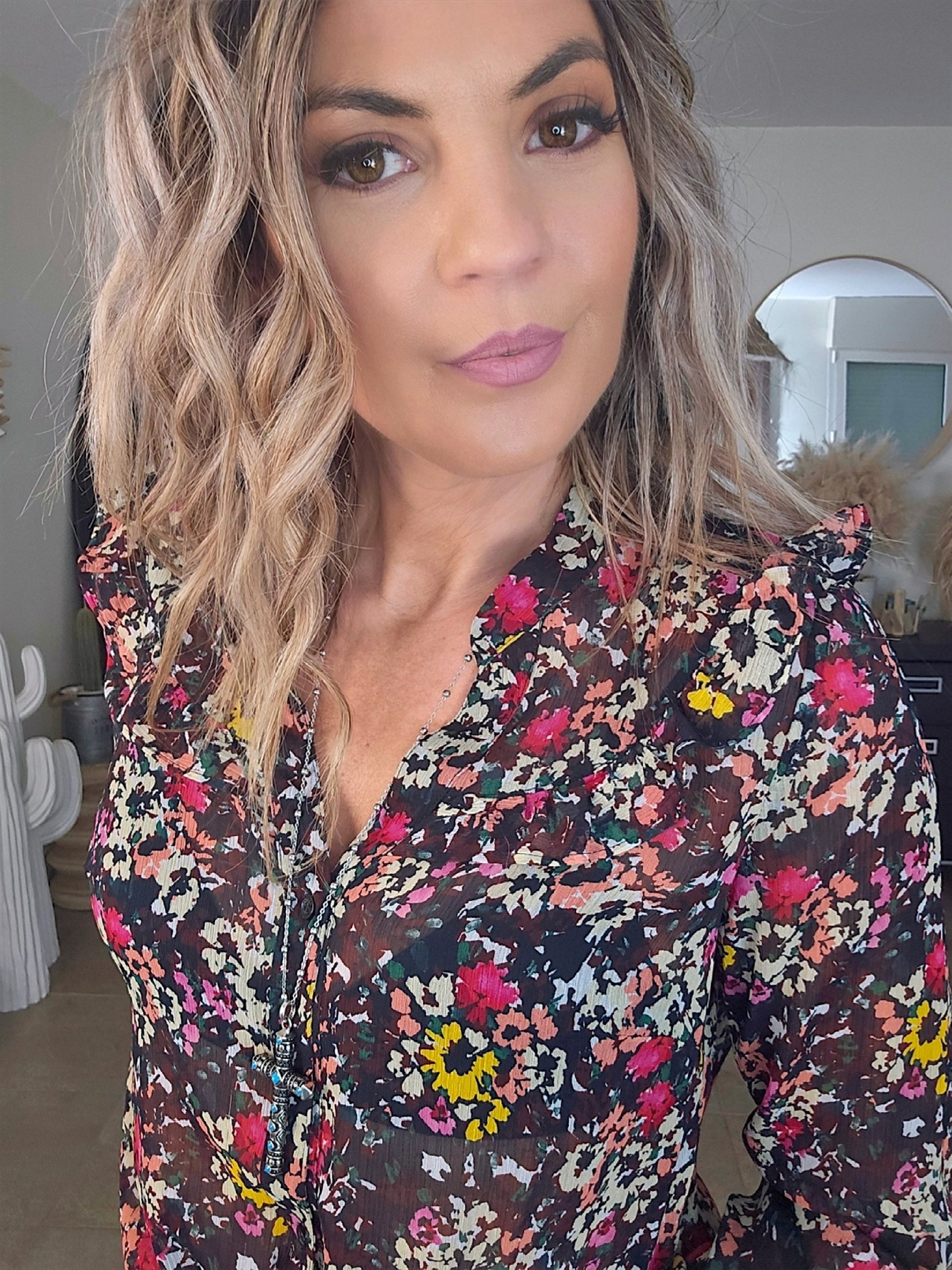 Chemise lumineuse à imprimé flowers - 𝐌𝐚𝐫𝐢𝐧𝐚𝟒𝟒𝐟𝐚𝐦𝐢𝐥𝐲
