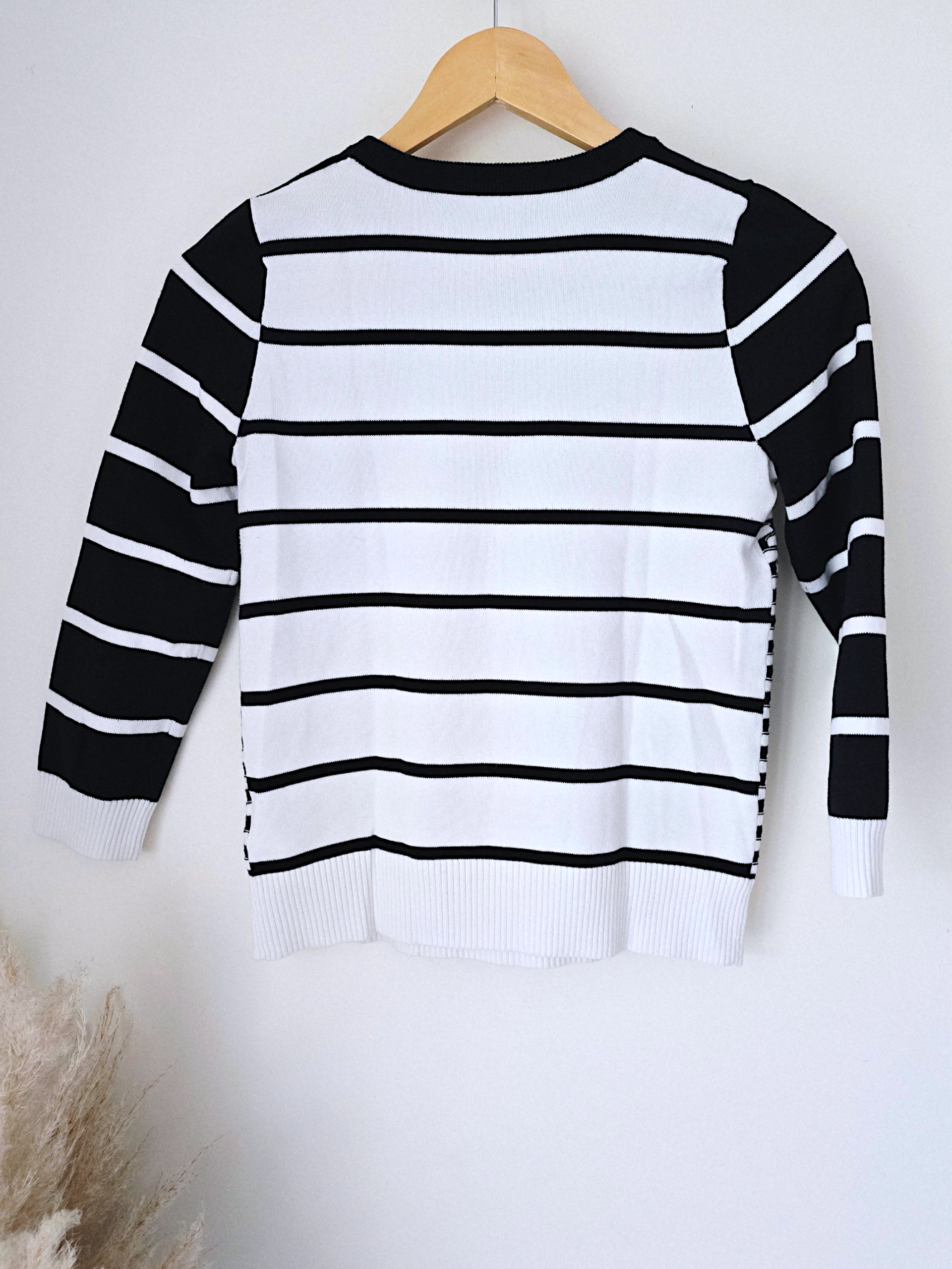 Pull noir et blanc imprimé géométrique - 𝐌𝐚𝐫𝐢𝐧𝐚𝟒𝟒𝐟𝐚𝐦𝐢𝐥𝐲