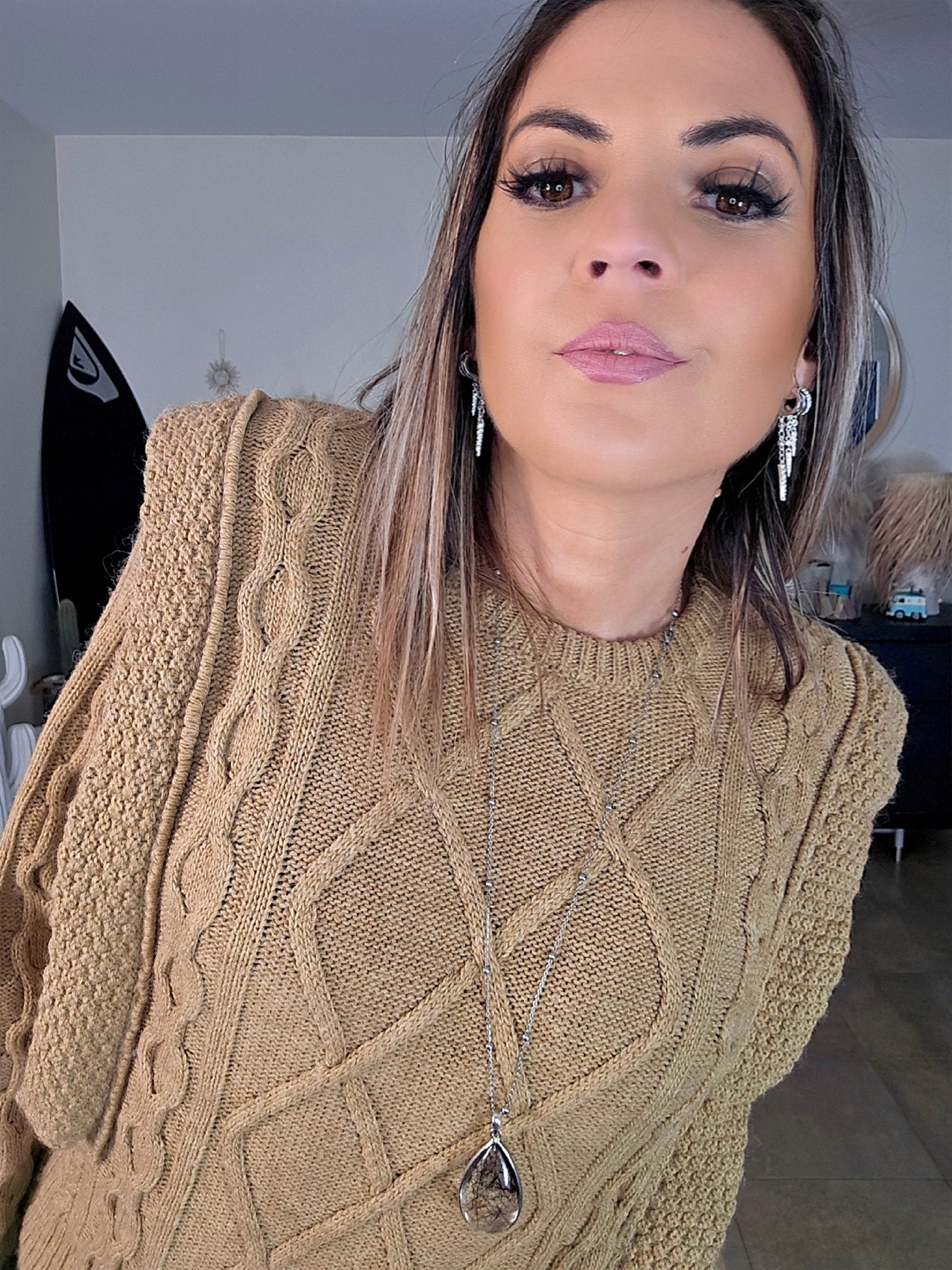 Pull beige foncé à empiècements effet superposition - 𝐌𝐚𝐫𝐢𝐧𝐚𝟒𝟒𝐟𝐚𝐦𝐢𝐥𝐲