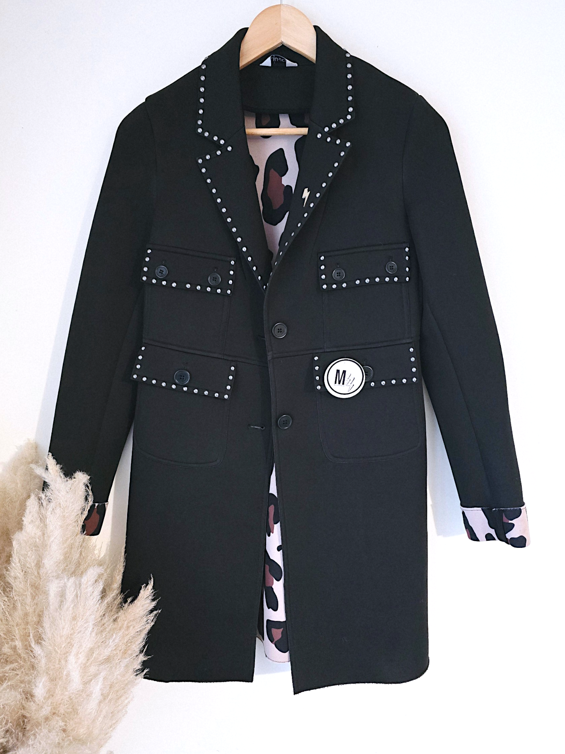Manteau noir à clous mi-saison - 𝐌𝐚𝐫𝐢𝐧𝐚𝟒𝟒𝐟𝐚𝐦𝐢𝐥𝐲