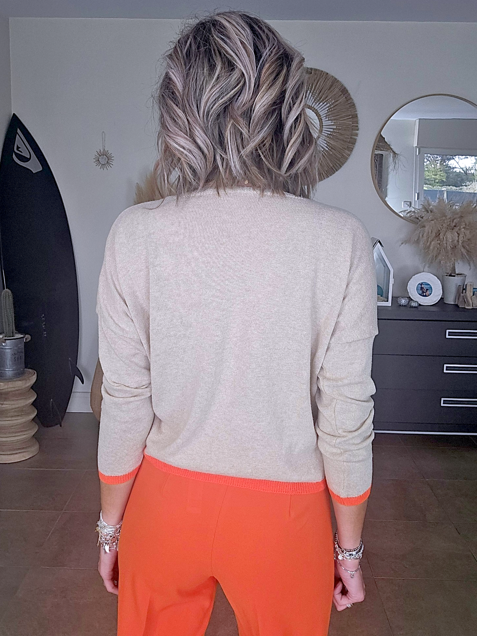 Pull beige vintage orange fluo - 𝐌𝐚𝐫𝐢𝐧𝐚𝟒𝟒𝐟𝐚𝐦𝐢𝐥𝐲