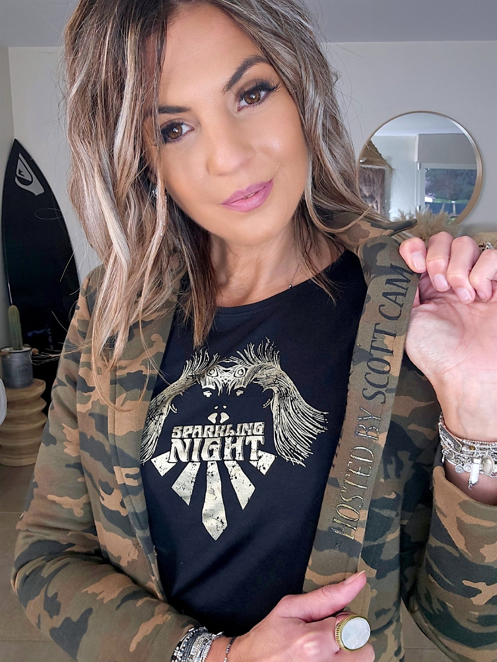 Veste cintrée camouflage kaki avec dessin et inscriptions dorées - 𝐌𝐚𝐫𝐢𝐧𝐚𝟒𝟒𝐟𝐚𝐦𝐢𝐥𝐲