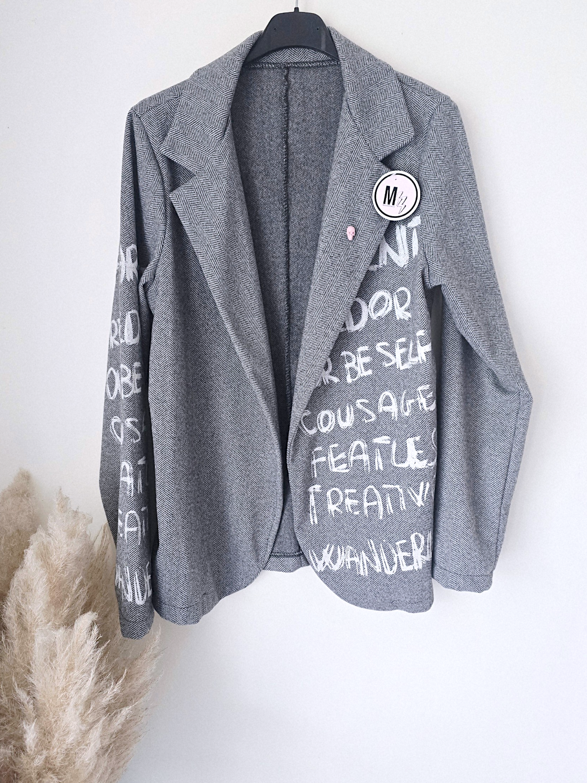 Veste à chevrons &amp; tags + pin's skull rose - 𝐌𝐚𝐫𝐢𝐧𝐚𝟒𝟒𝐟𝐚𝐦𝐢𝐥𝐲