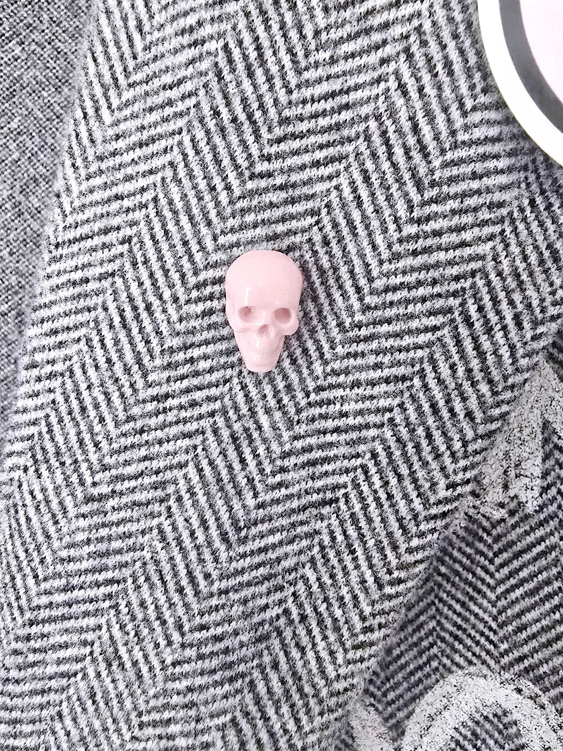 Veste à chevrons &amp; tags + pin's skull rose - 𝐌𝐚𝐫𝐢𝐧𝐚𝟒𝟒𝐟𝐚𝐦𝐢𝐥𝐲