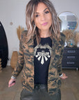 Veste cintrée camouflage kaki avec dessin et inscriptions dorées - 𝐌𝐚𝐫𝐢𝐧𝐚𝟒𝟒𝐟𝐚𝐦𝐢𝐥𝐲