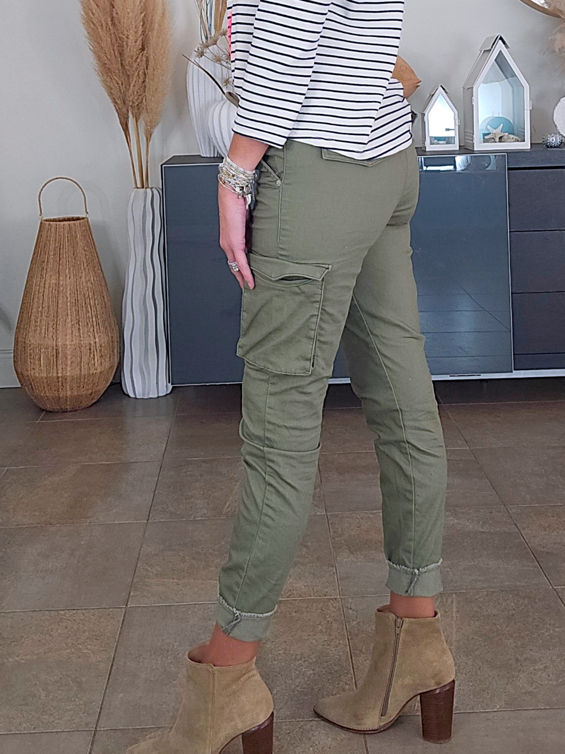 Pantalon cargo kaki - 𝐌𝐚𝐫𝐢𝐧𝐚𝟒𝟒𝐟𝐚𝐦𝐢𝐥𝐲