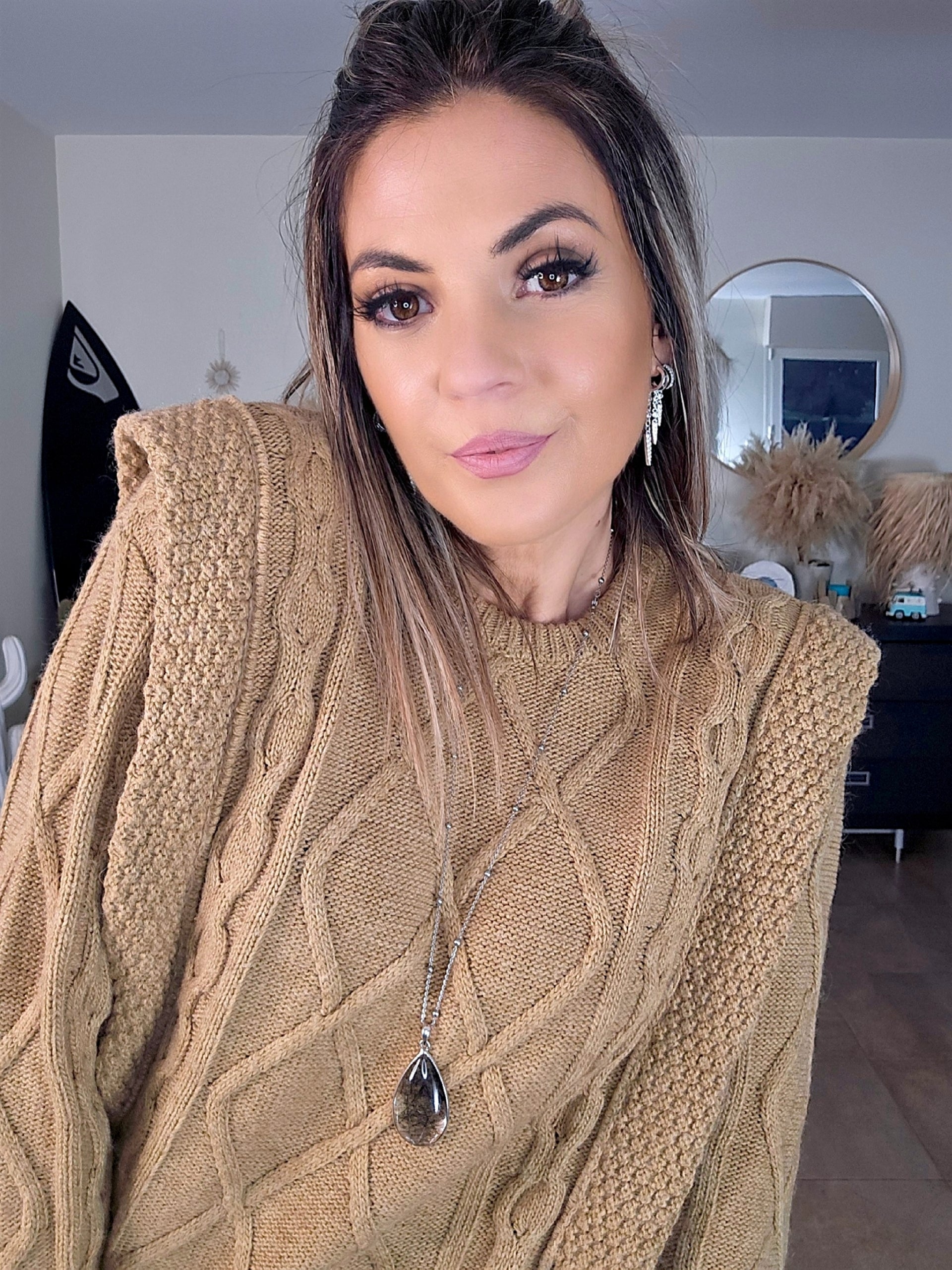 Pull beige foncé à empiècements effet superposition - 𝐌𝐚𝐫𝐢𝐧𝐚𝟒𝟒𝐟𝐚𝐦𝐢𝐥𝐲