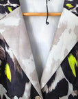 Veste cintrée noire à imprimé léopard jaune fluo - 𝐌𝐚𝐫𝐢𝐧𝐚𝟒𝟒𝐟𝐚𝐦𝐢𝐥𝐲