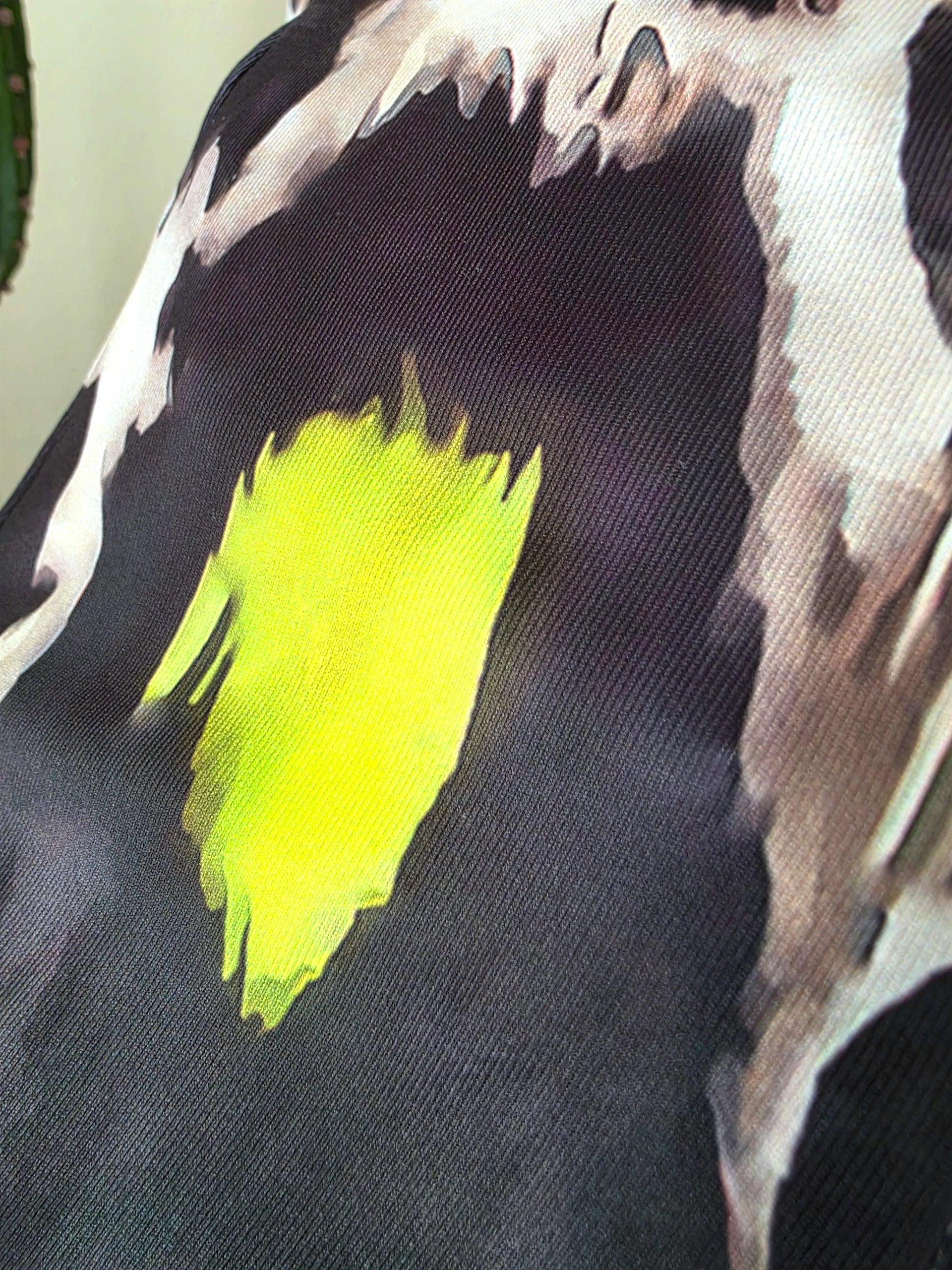 Veste cintrée noire à imprimé léopard jaune fluo - 𝐌𝐚𝐫𝐢𝐧𝐚𝟒𝟒𝐟𝐚𝐦𝐢𝐥𝐲