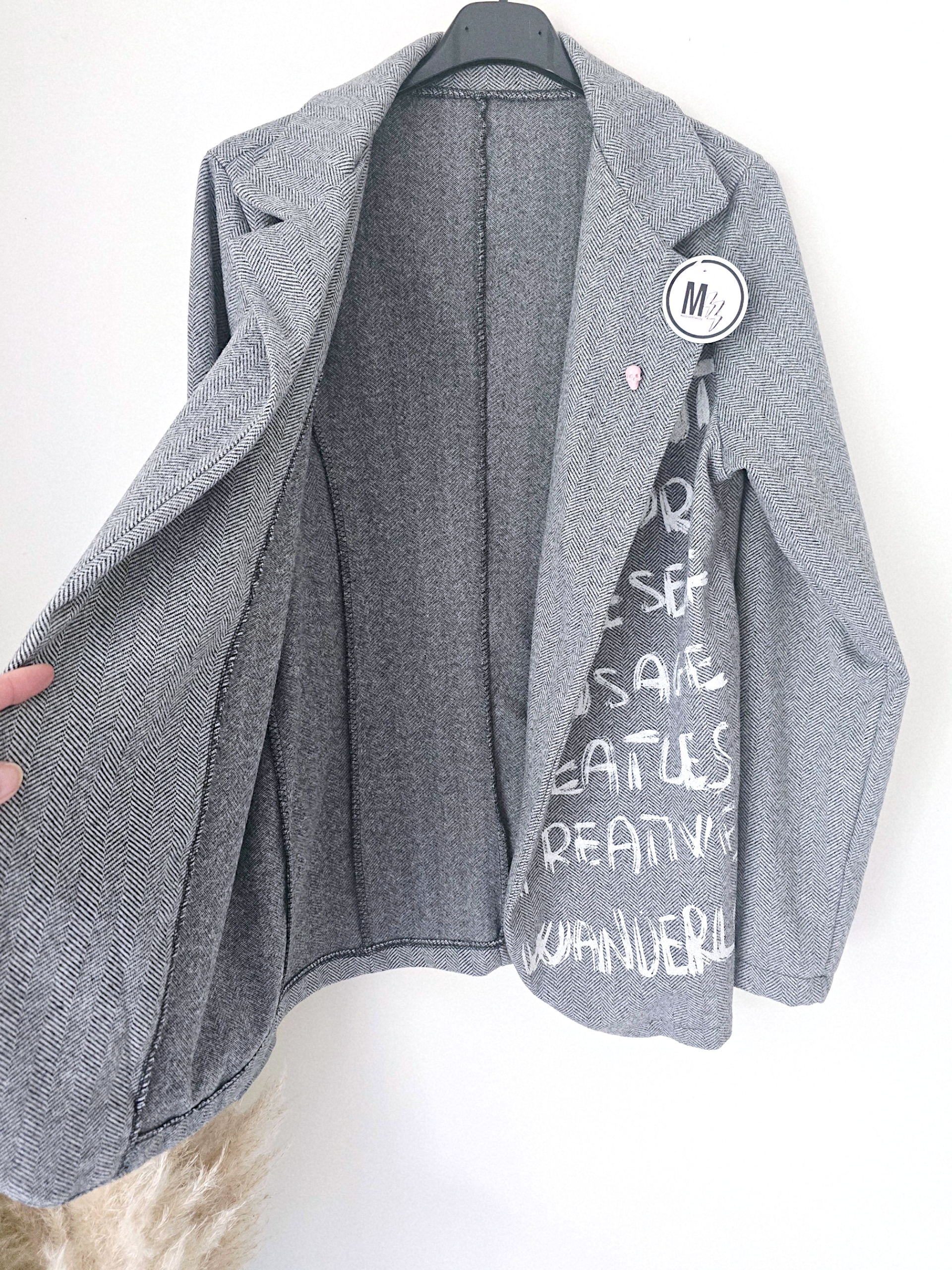Veste à chevrons &amp; tags + pin's skull rose - 𝐌𝐚𝐫𝐢𝐧𝐚𝟒𝟒𝐟𝐚𝐦𝐢𝐥𝐲