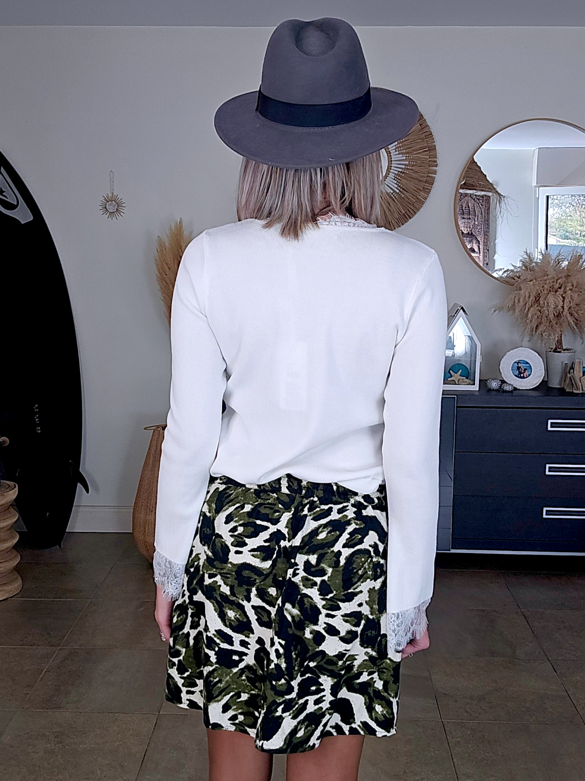Pull blanc avec dentelle - 𝐌𝐚𝐫𝐢𝐧𝐚𝟒𝟒𝐟𝐚𝐦𝐢𝐥𝐲