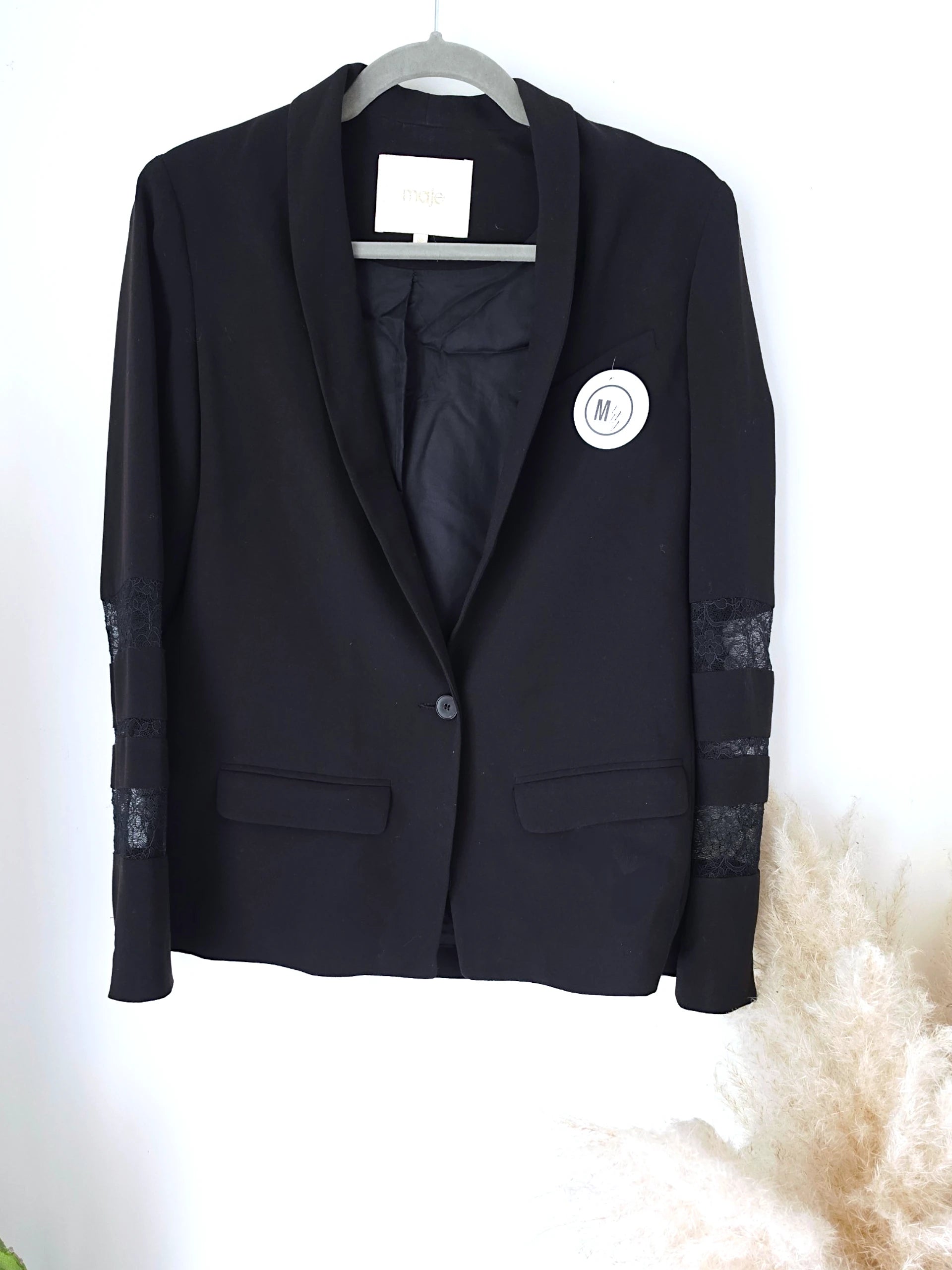 Veste noire à manches ajourées - 𝐌𝐚𝐫𝐢𝐧𝐚𝟒𝟒𝐟𝐚𝐦𝐢𝐥𝐲