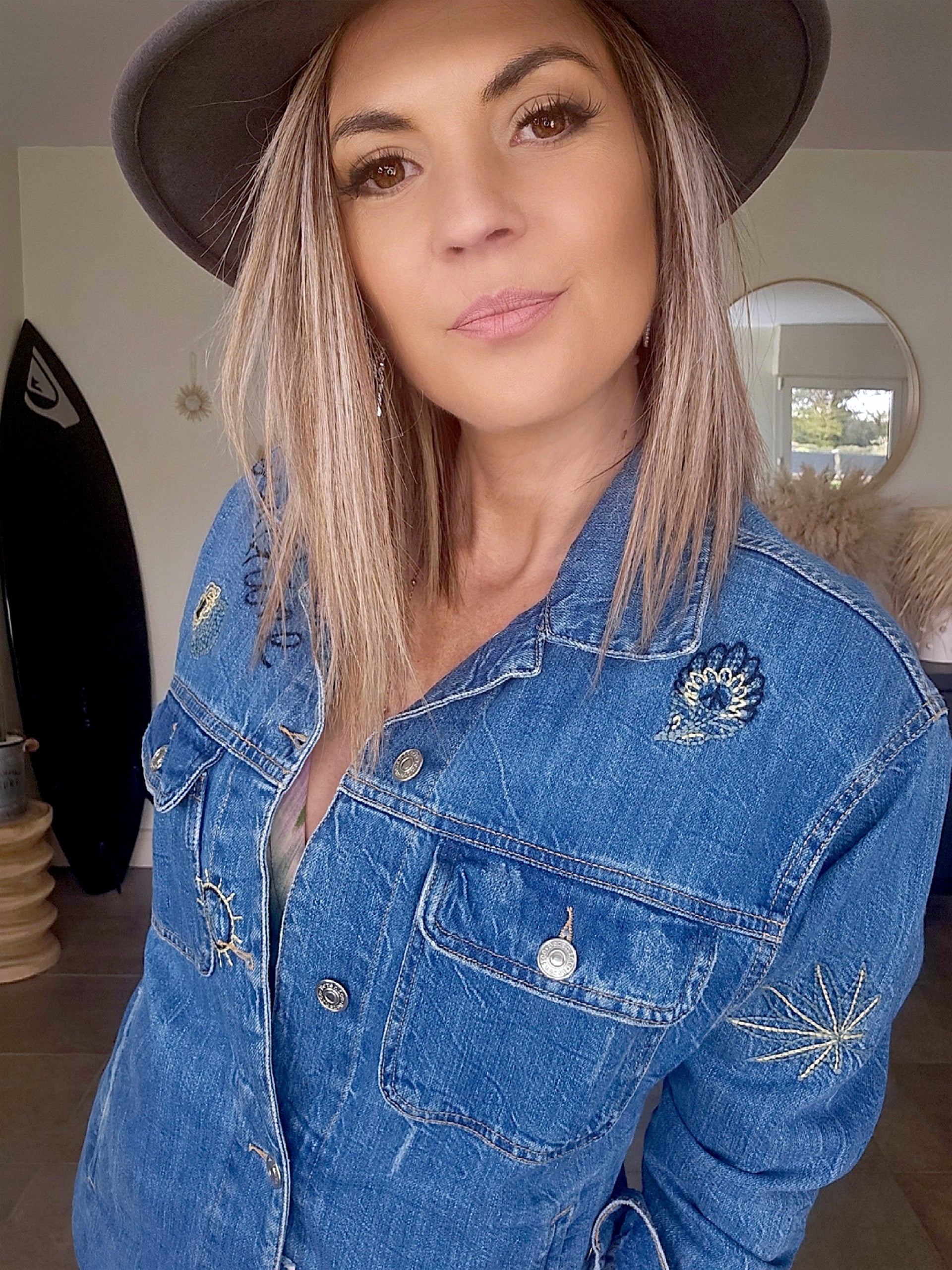 Veste brodée en jean bleu - 𝐌𝐚𝐫𝐢𝐧𝐚𝟒𝟒𝐟𝐚𝐦𝐢𝐥𝐲