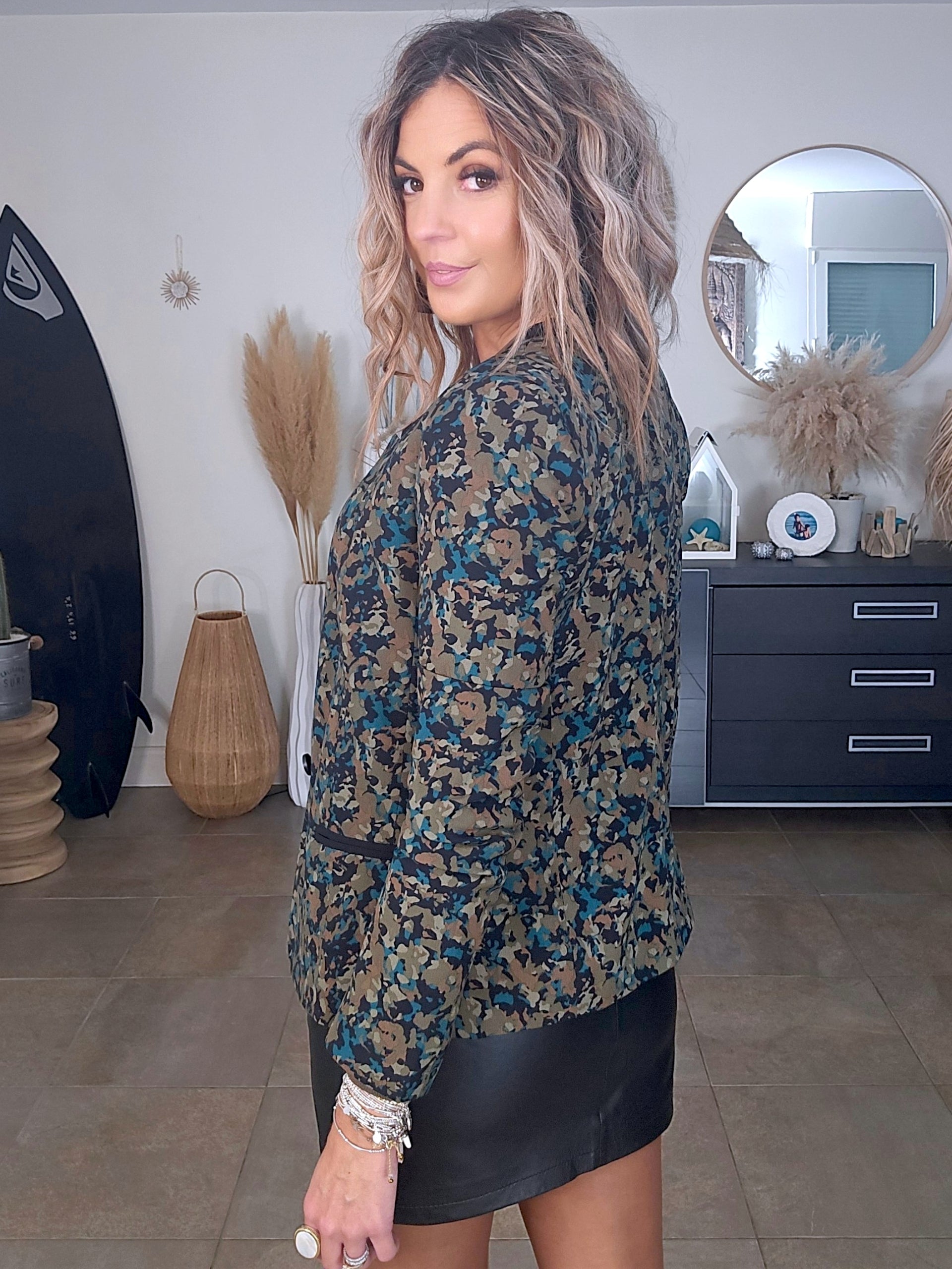 Veste cintrée à imprimé camouflage - 𝐌𝐚𝐫𝐢𝐧𝐚𝟒𝟒𝐟𝐚𝐦𝐢𝐥𝐲