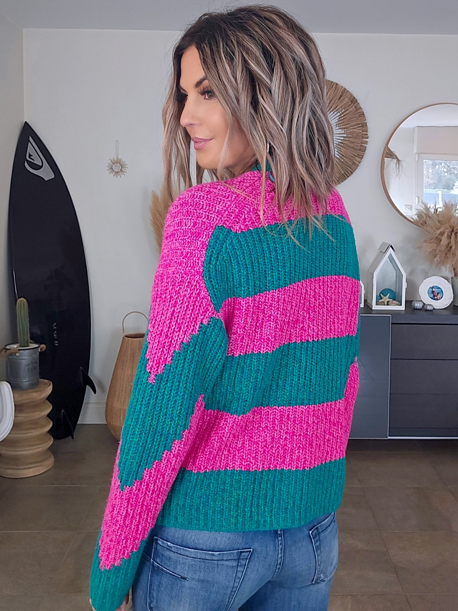 Cardigan à imprimé géométrique rose fuchsia et vert. - 𝐌𝐚𝐫𝐢𝐧𝐚𝟒𝟒𝐟𝐚𝐦𝐢𝐥𝐲