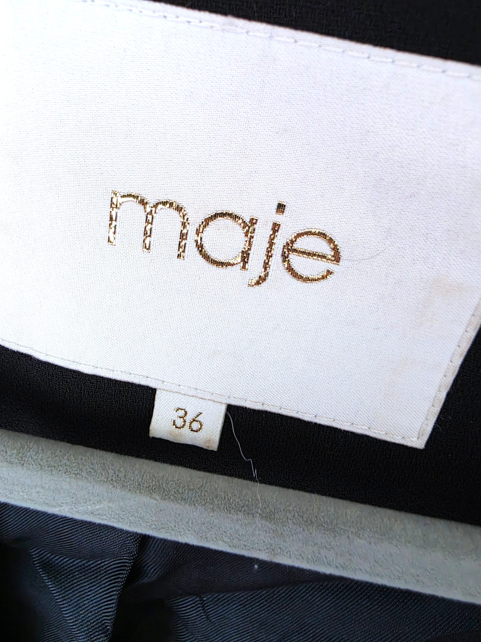 Veste noire à manches ajourées - 𝐌𝐚𝐫𝐢𝐧𝐚𝟒𝟒𝐟𝐚𝐦𝐢𝐥𝐲