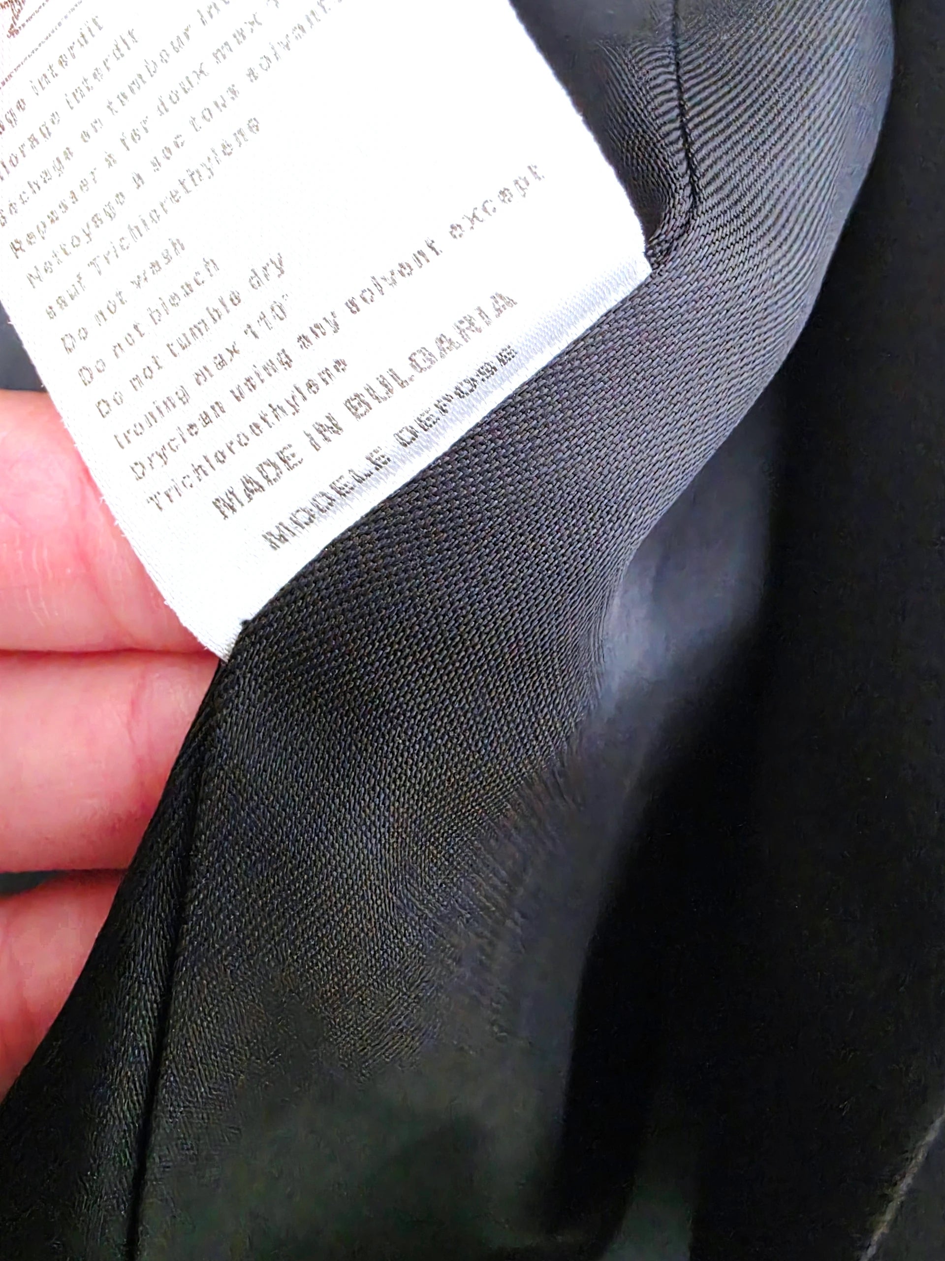 Veste noire à manches ajourées - 𝐌𝐚𝐫𝐢𝐧𝐚𝟒𝟒𝐟𝐚𝐦𝐢𝐥𝐲