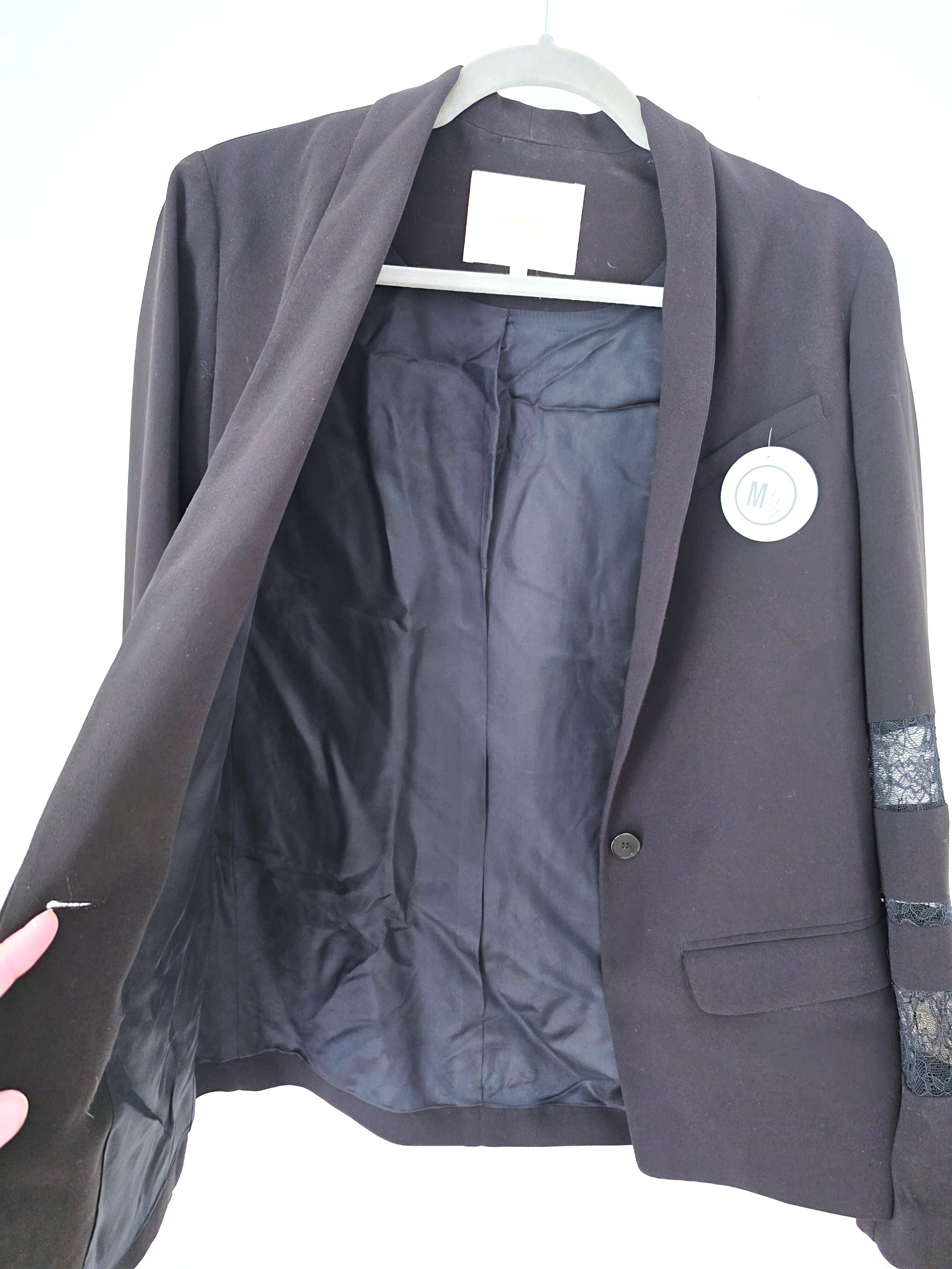 Veste noire à manches ajourées - 𝐌𝐚𝐫𝐢𝐧𝐚𝟒𝟒𝐟𝐚𝐦𝐢𝐥𝐲