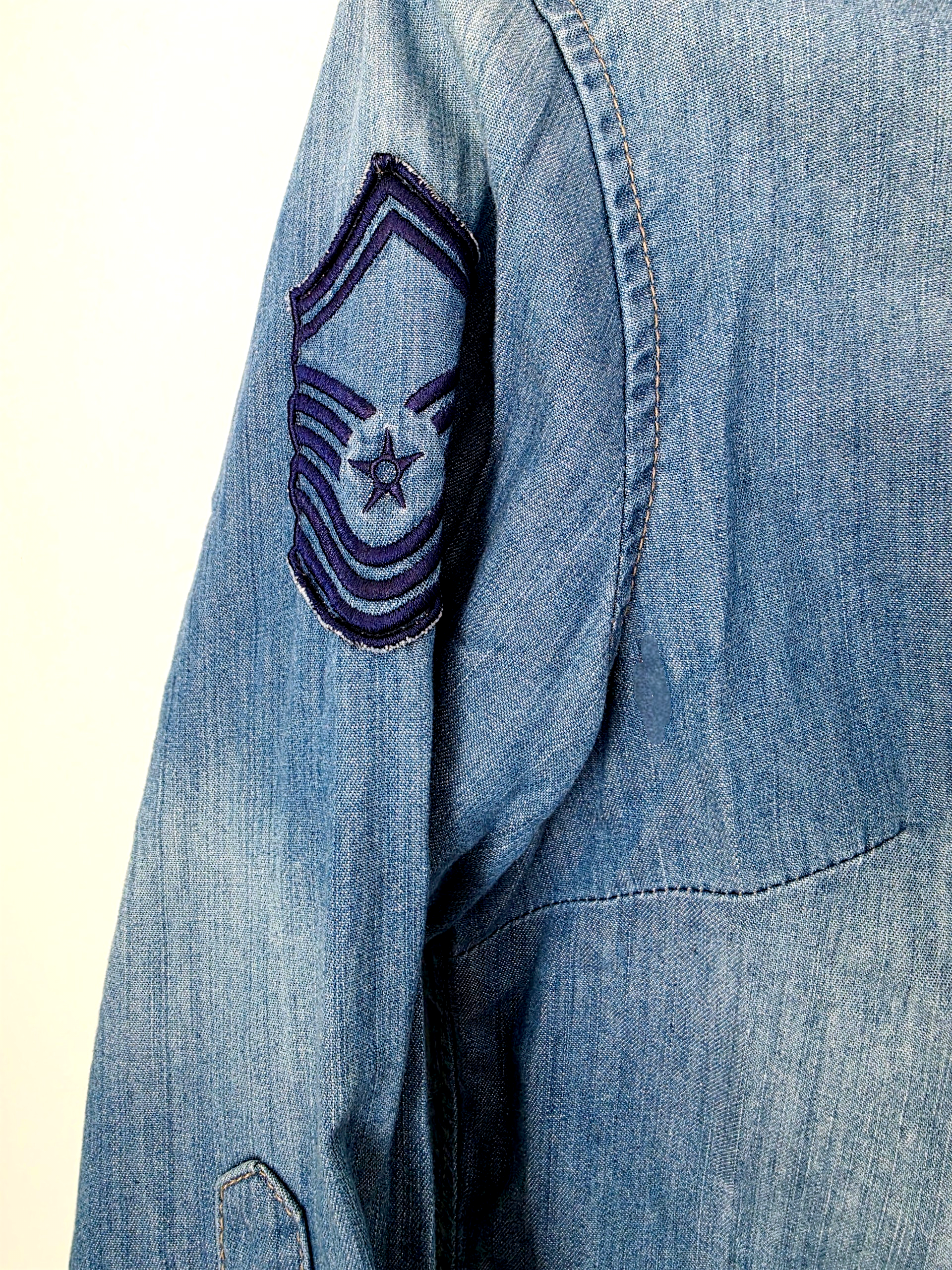 Chemise en jean headshot - 𝐌𝐚𝐫𝐢𝐧𝐚𝟒𝟒𝐟𝐚𝐦𝐢𝐥𝐲