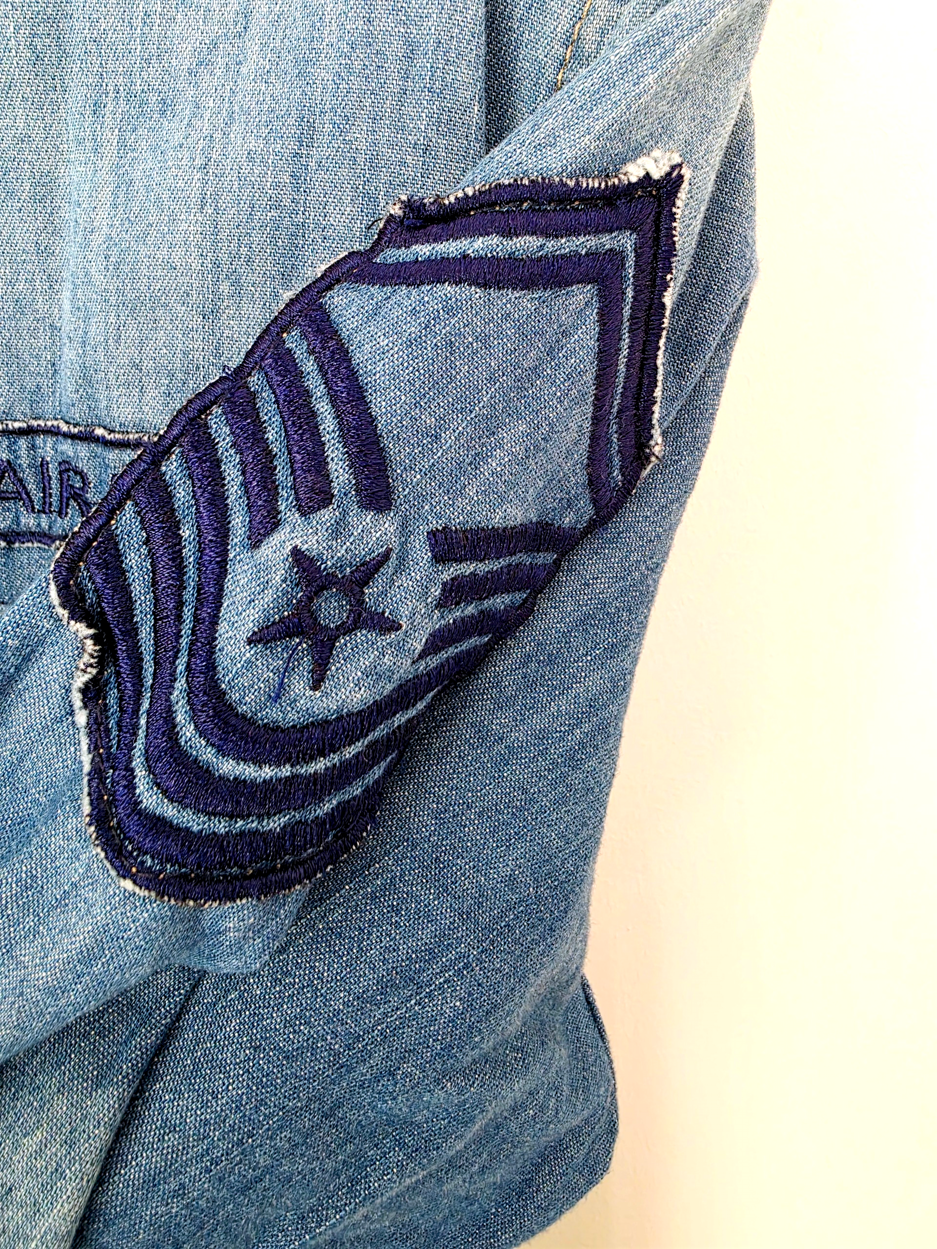 Chemise en jean headshot - 𝐌𝐚𝐫𝐢𝐧𝐚𝟒𝟒𝐟𝐚𝐦𝐢𝐥𝐲