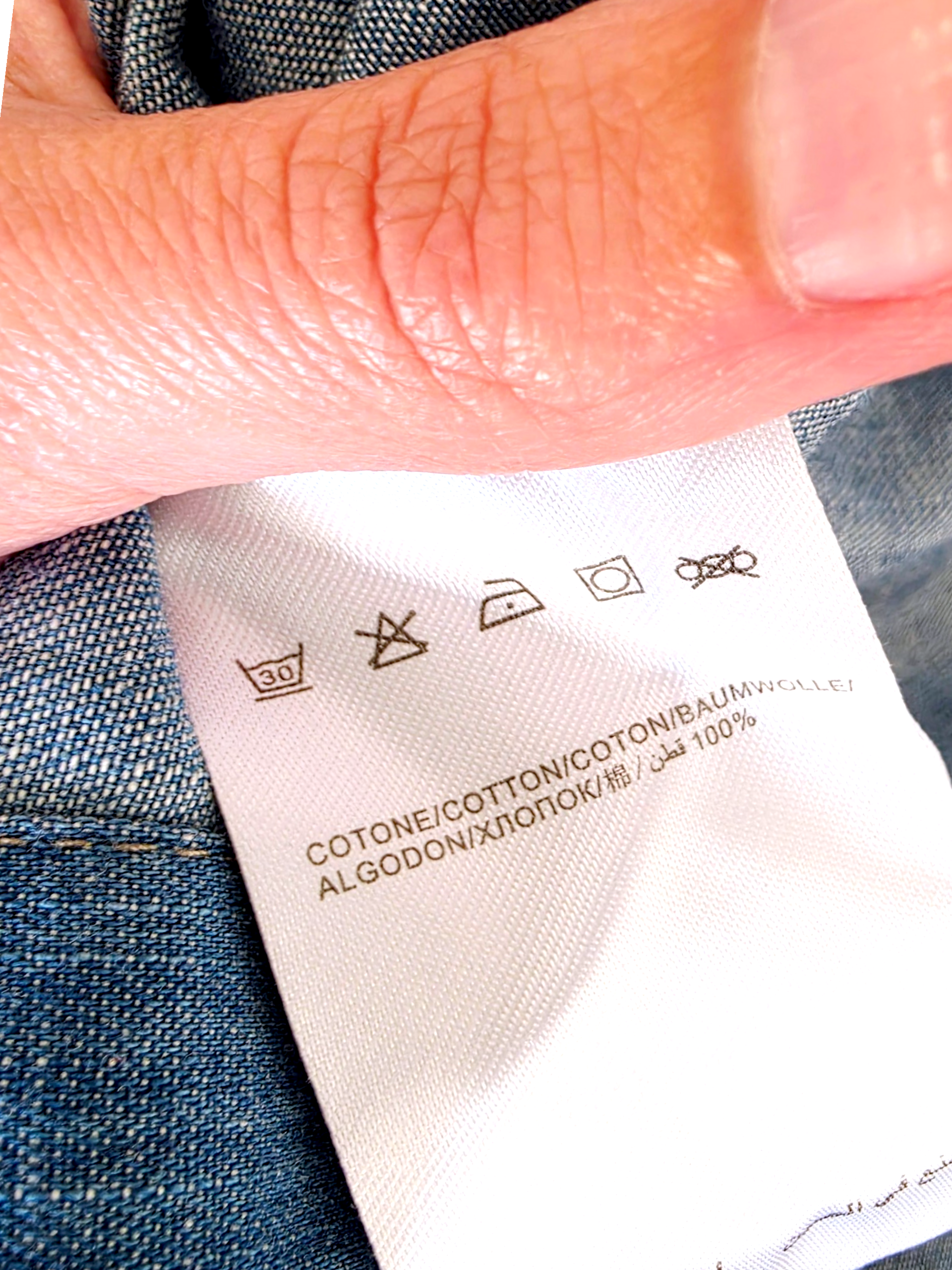 Chemise en jean headshot - 𝐌𝐚𝐫𝐢𝐧𝐚𝟒𝟒𝐟𝐚𝐦𝐢𝐥𝐲