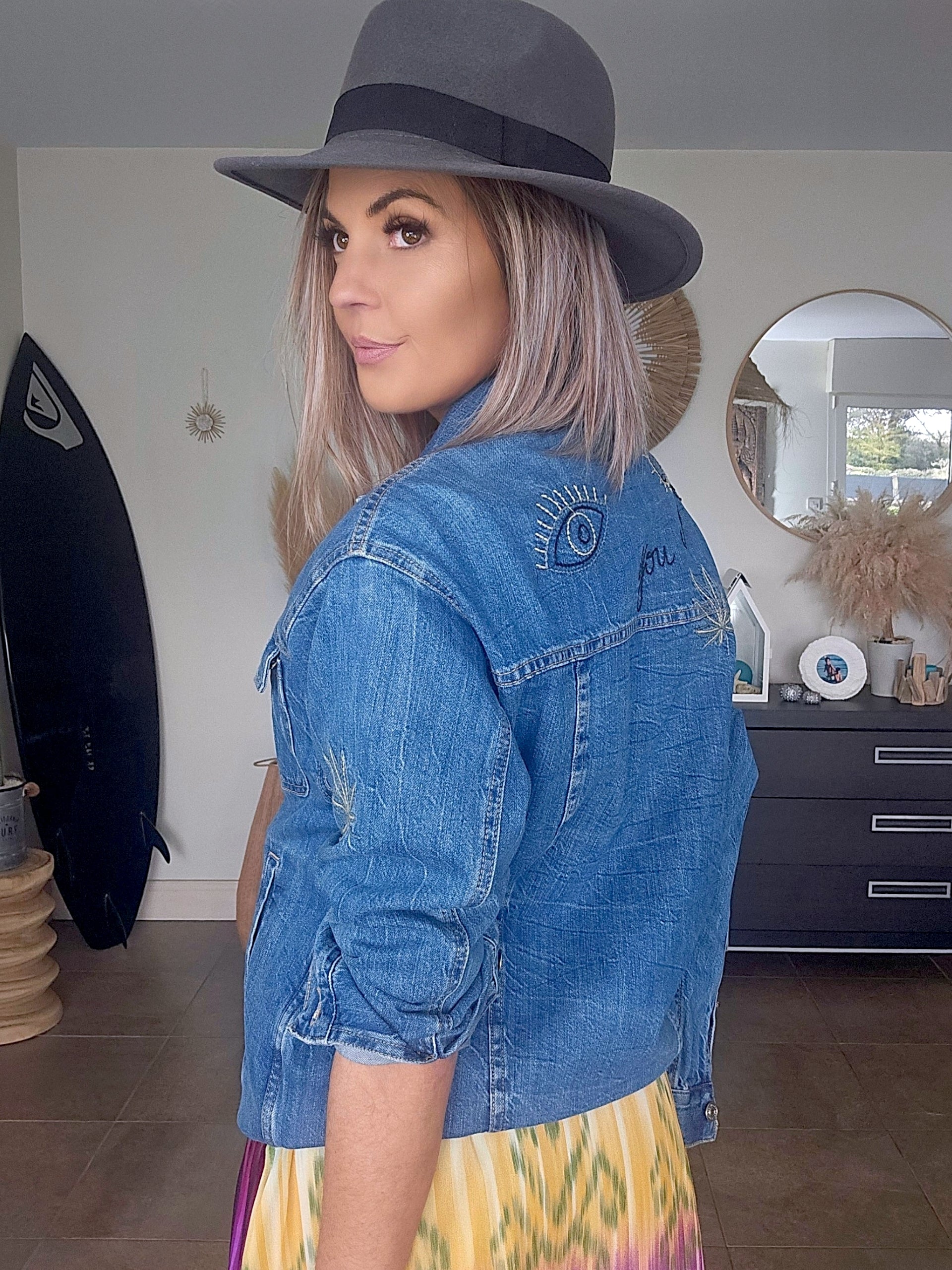 Veste brodée en jean bleu - 𝐌𝐚𝐫𝐢𝐧𝐚𝟒𝟒𝐟𝐚𝐦𝐢𝐥𝐲