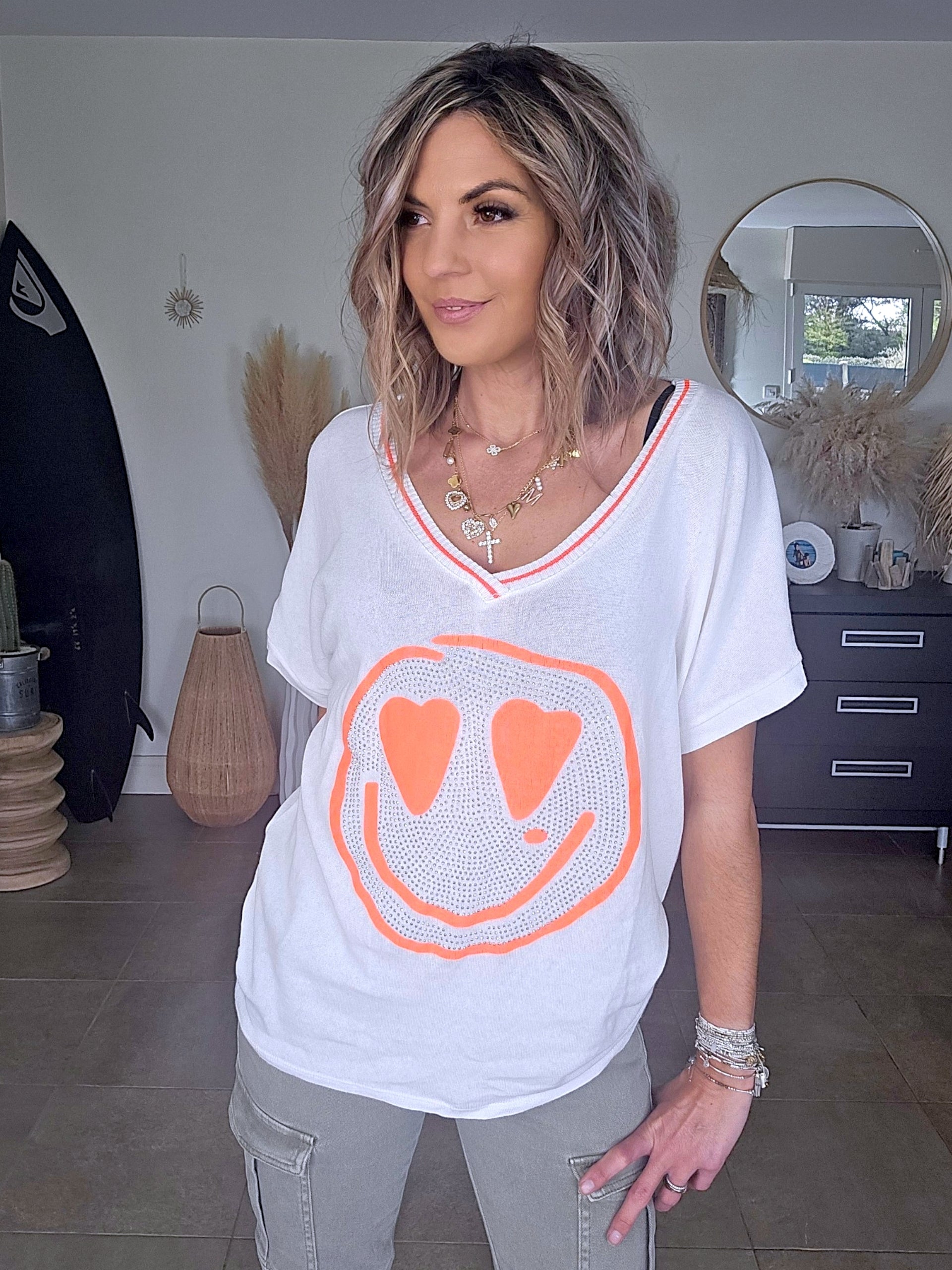 Haut blanc smiley orange fluo - 𝐌𝐚𝐫𝐢𝐧𝐚𝟒𝟒𝐟𝐚𝐦𝐢𝐥𝐲