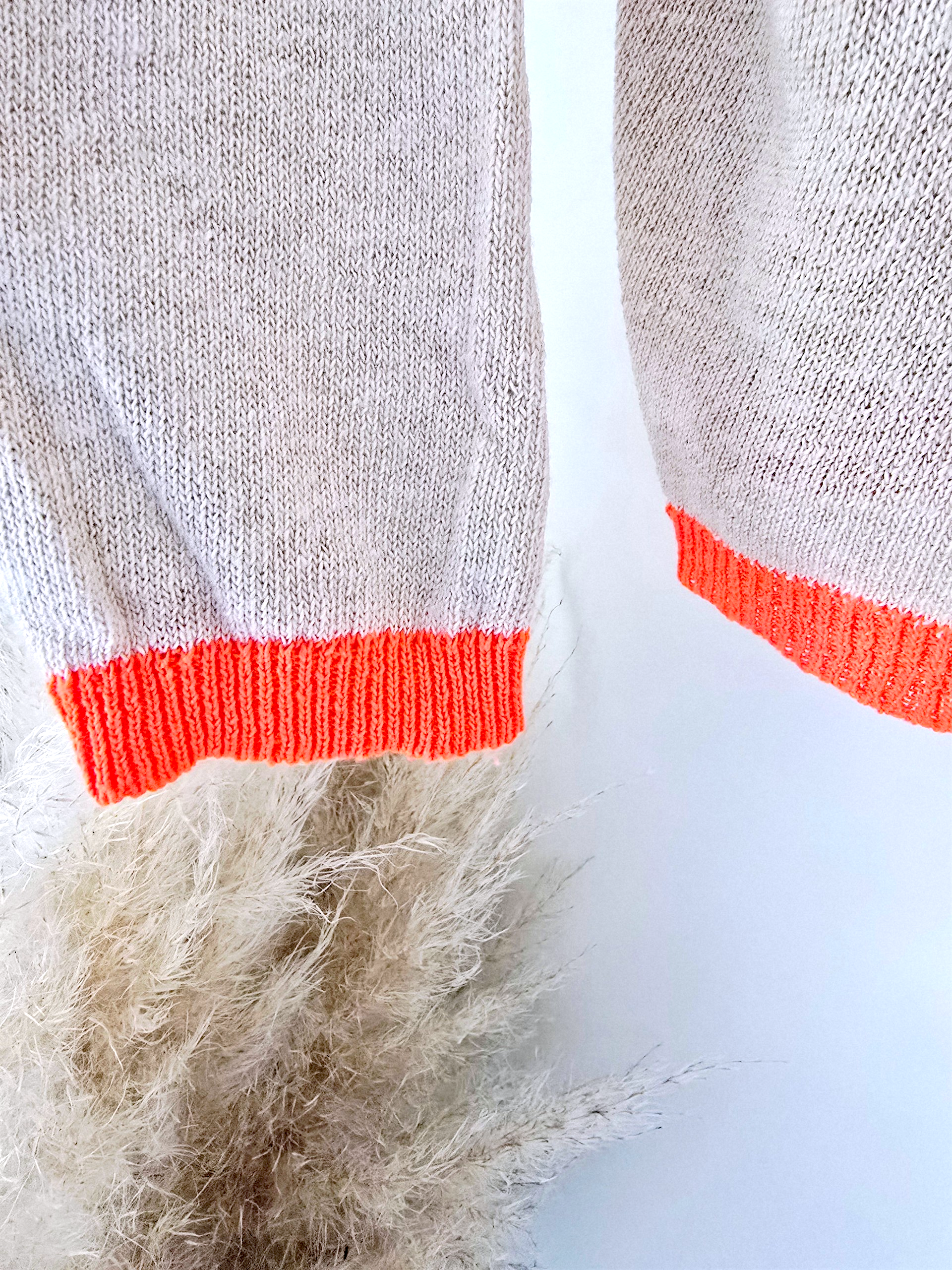 Pull beige vintage orange fluo - 𝐌𝐚𝐫𝐢𝐧𝐚𝟒𝟒𝐟𝐚𝐦𝐢𝐥𝐲