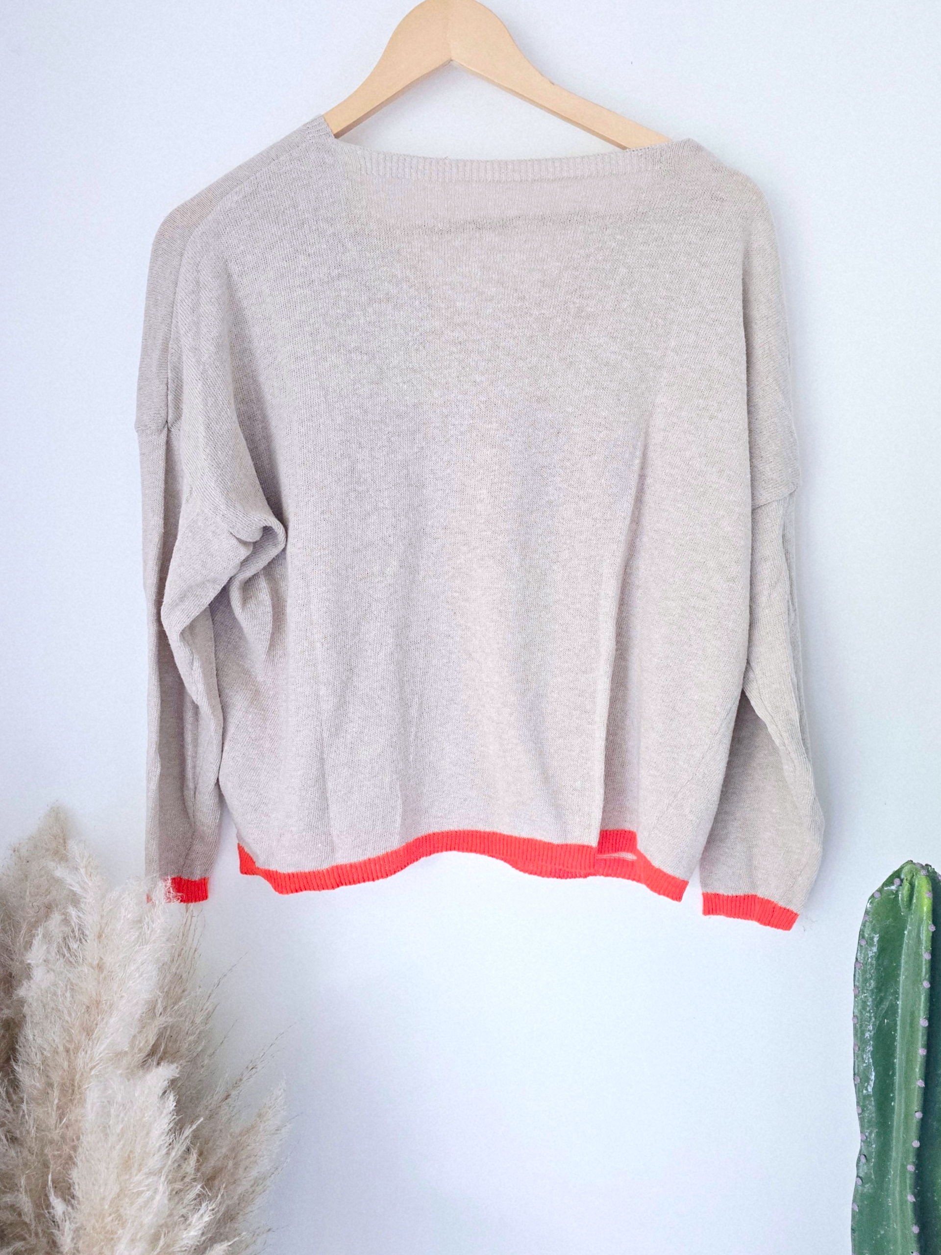 Pull beige vintage orange fluo - 𝐌𝐚𝐫𝐢𝐧𝐚𝟒𝟒𝐟𝐚𝐦𝐢𝐥𝐲