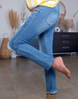 Jean bleu délavé avec empiècements en dentelle - 𝐌𝐚𝐫𝐢𝐧𝐚𝟒𝟒𝐟𝐚𝐦𝐢𝐥𝐲