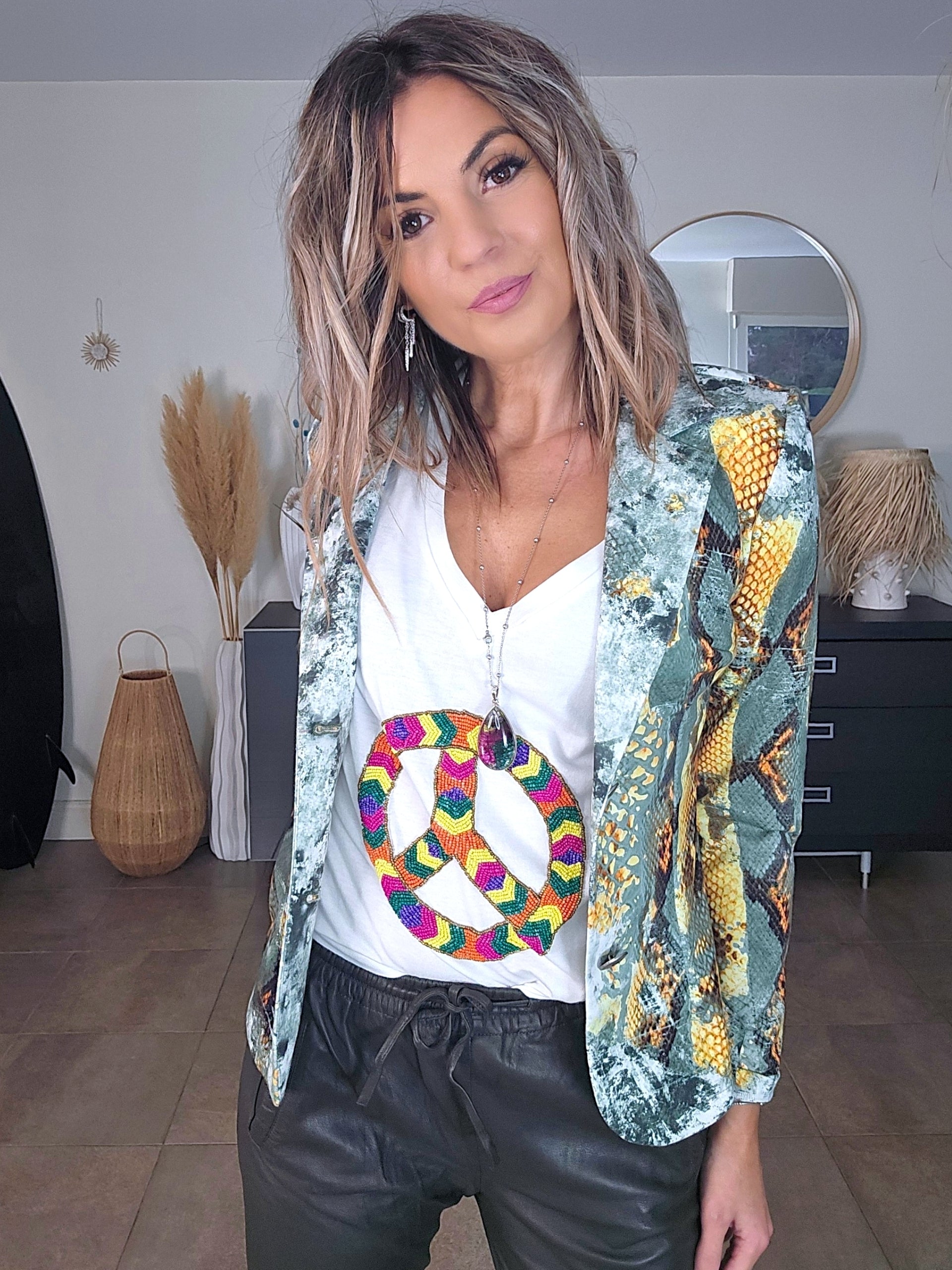 Veste cintrée à imprimé python vert et jaune, munie de strass - 𝐌𝐚𝐫𝐢𝐧𝐚𝟒𝟒𝐟𝐚𝐦𝐢𝐥𝐲