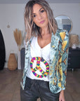 Veste cintrée à imprimé python vert et jaune, munie de strass - 𝐌𝐚𝐫𝐢𝐧𝐚𝟒𝟒𝐟𝐚𝐦𝐢𝐥𝐲