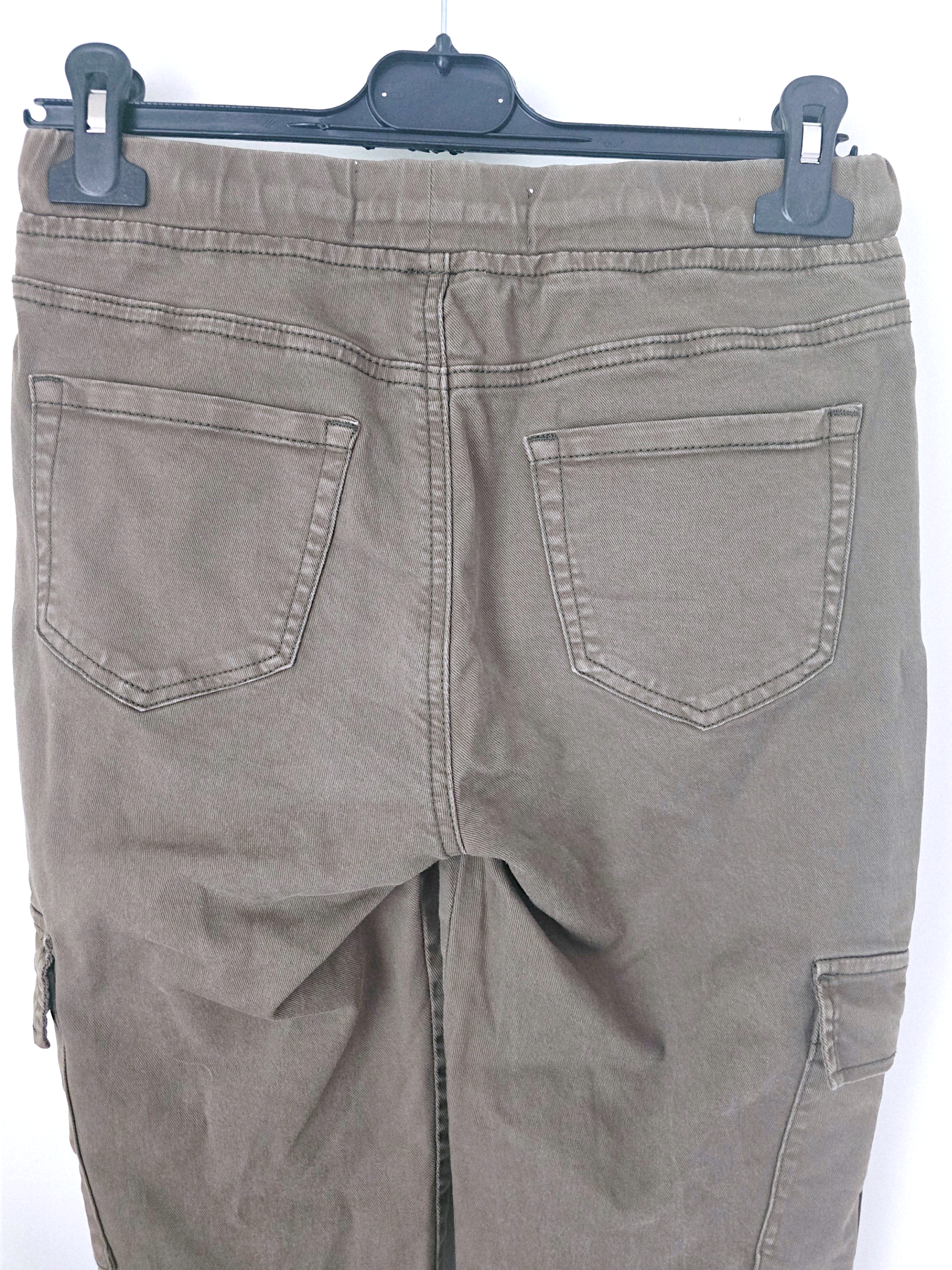 Pantalon cargo kaki - 𝐌𝐚𝐫𝐢𝐧𝐚𝟒𝟒𝐟𝐚𝐦𝐢𝐥𝐲