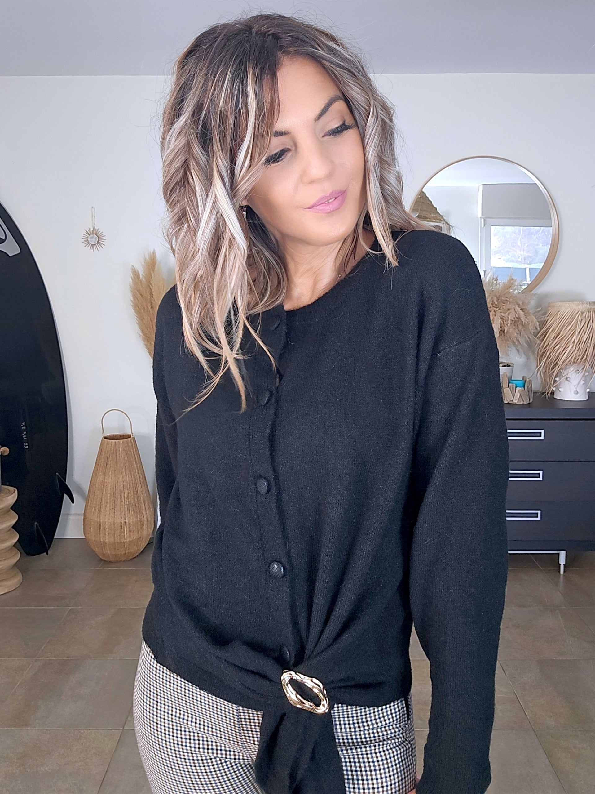 Cardigan noir à boucle dorée - 𝐌𝐚𝐫𝐢𝐧𝐚𝟒𝟒𝐟𝐚𝐦𝐢𝐥𝐲
