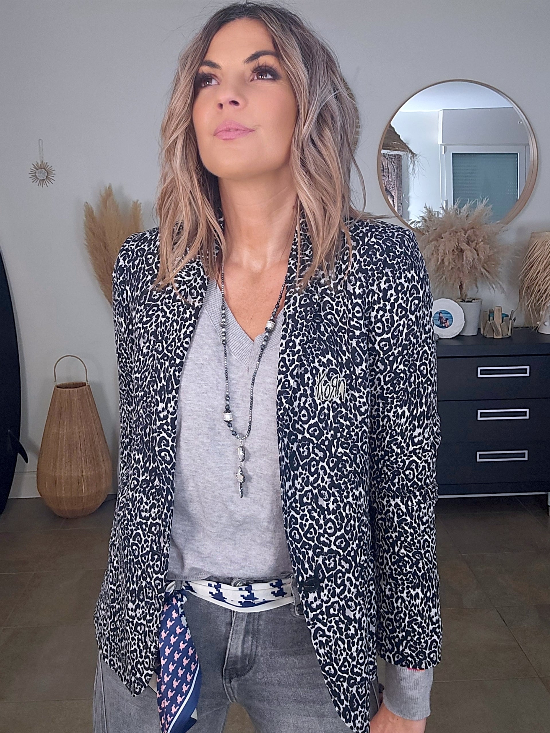 Veste léopard noire, blanche et grise - 𝐌𝐚𝐫𝐢𝐧𝐚𝟒𝟒𝐟𝐚𝐦𝐢𝐥𝐲