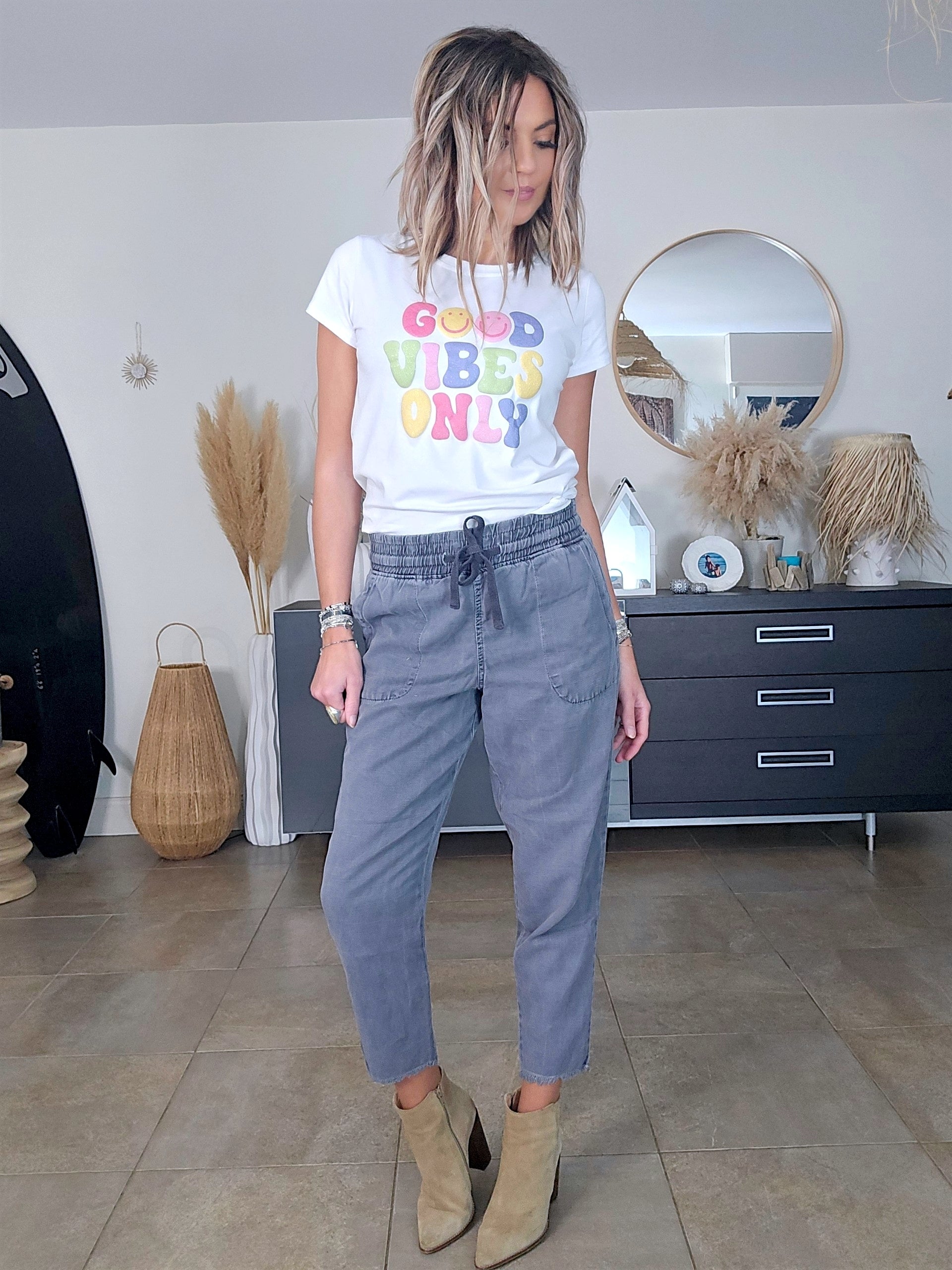 Tee-shirt blanc Good Vibes - 𝐌𝐚𝐫𝐢𝐧𝐚𝟒𝟒𝐟𝐚𝐦𝐢𝐥𝐲
