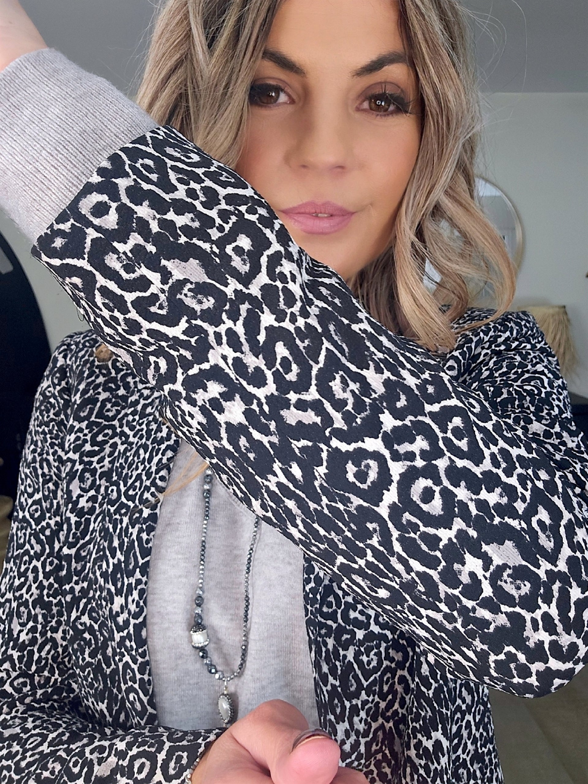 Veste léopard noire, blanche et grise - 𝐌𝐚𝐫𝐢𝐧𝐚𝟒𝟒𝐟𝐚𝐦𝐢𝐥𝐲
