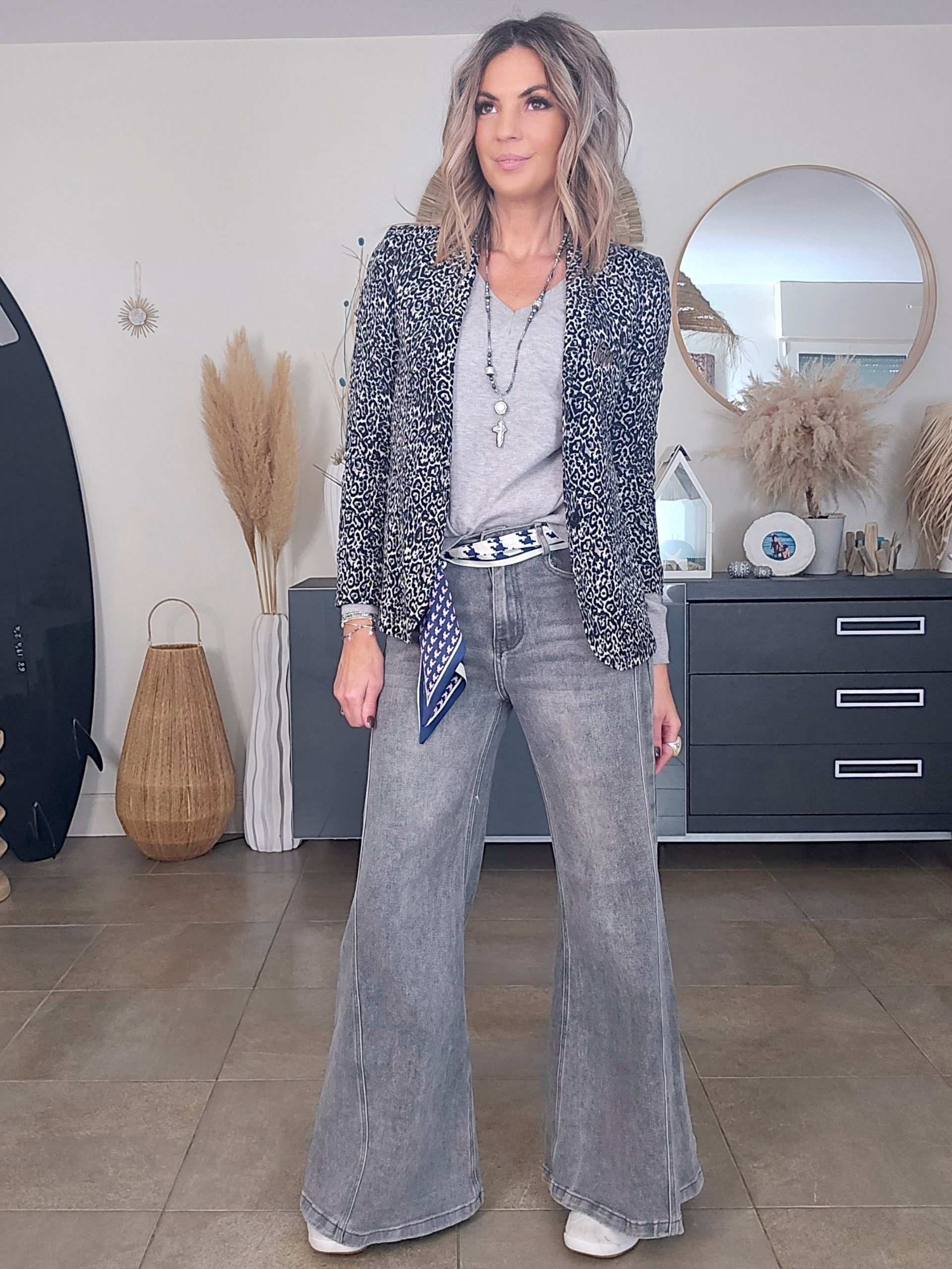 Pull gris clair à bandes latérales arc-en-ciel - 𝐌𝐚𝐫𝐢𝐧𝐚𝟒𝟒𝐟𝐚𝐦𝐢𝐥𝐲