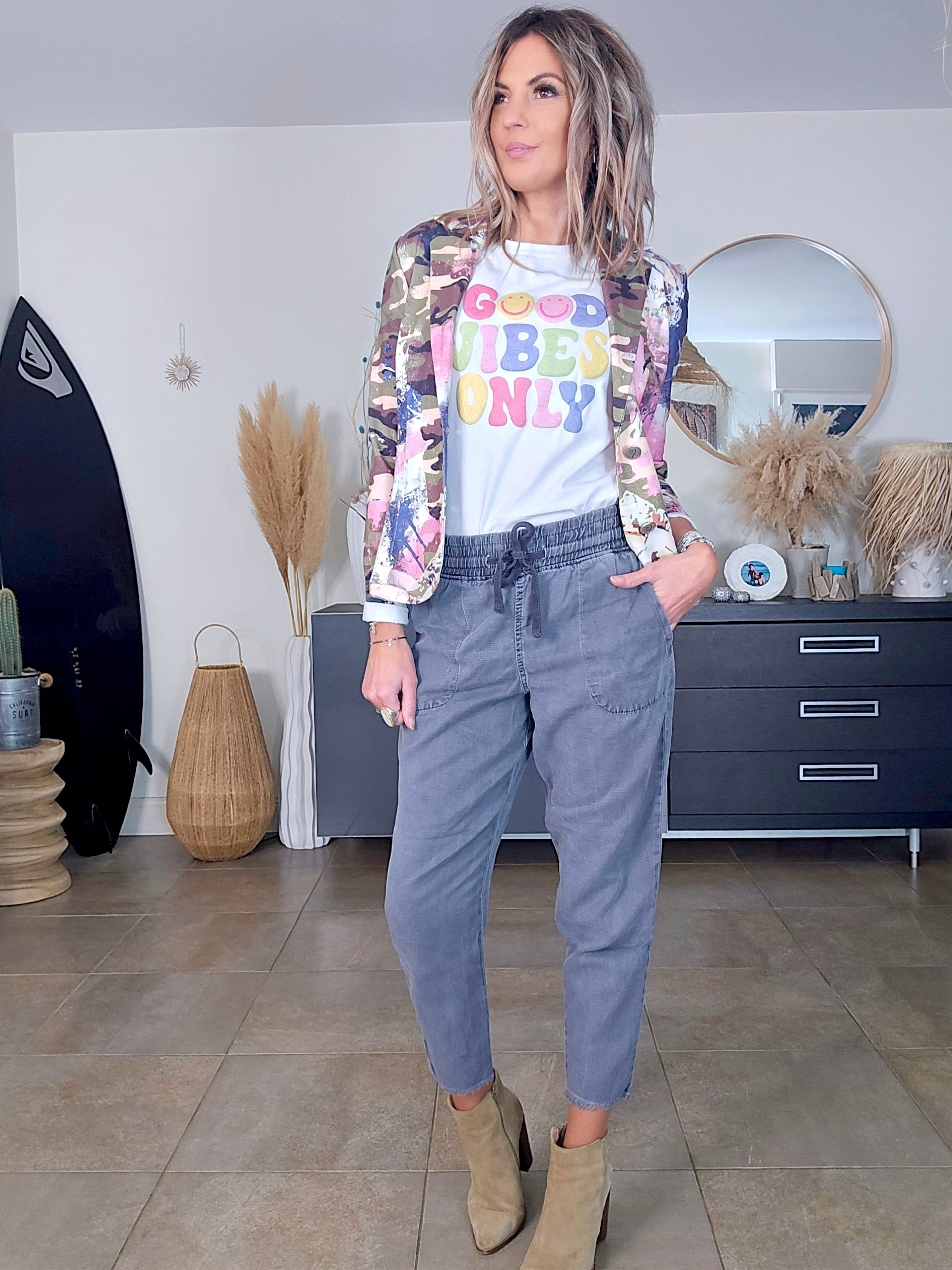 Tee-shirt blanc Good Vibes - 𝐌𝐚𝐫𝐢𝐧𝐚𝟒𝟒𝐟𝐚𝐦𝐢𝐥𝐲