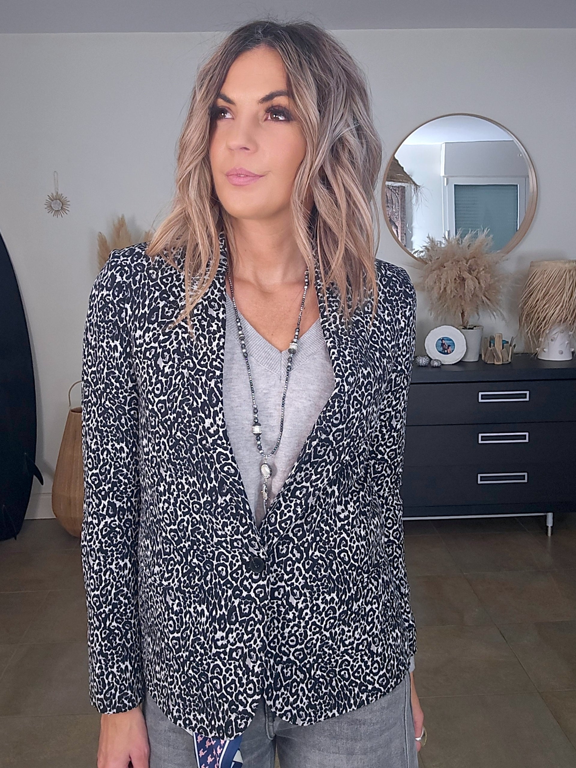 Veste léopard noire, blanche et grise - 𝐌𝐚𝐫𝐢𝐧𝐚𝟒𝟒𝐟𝐚𝐦𝐢𝐥𝐲