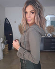 Cardigan kaki à capuche - 𝐌𝐚𝐫𝐢𝐧𝐚𝟒𝟒𝐟𝐚𝐦𝐢𝐥𝐲