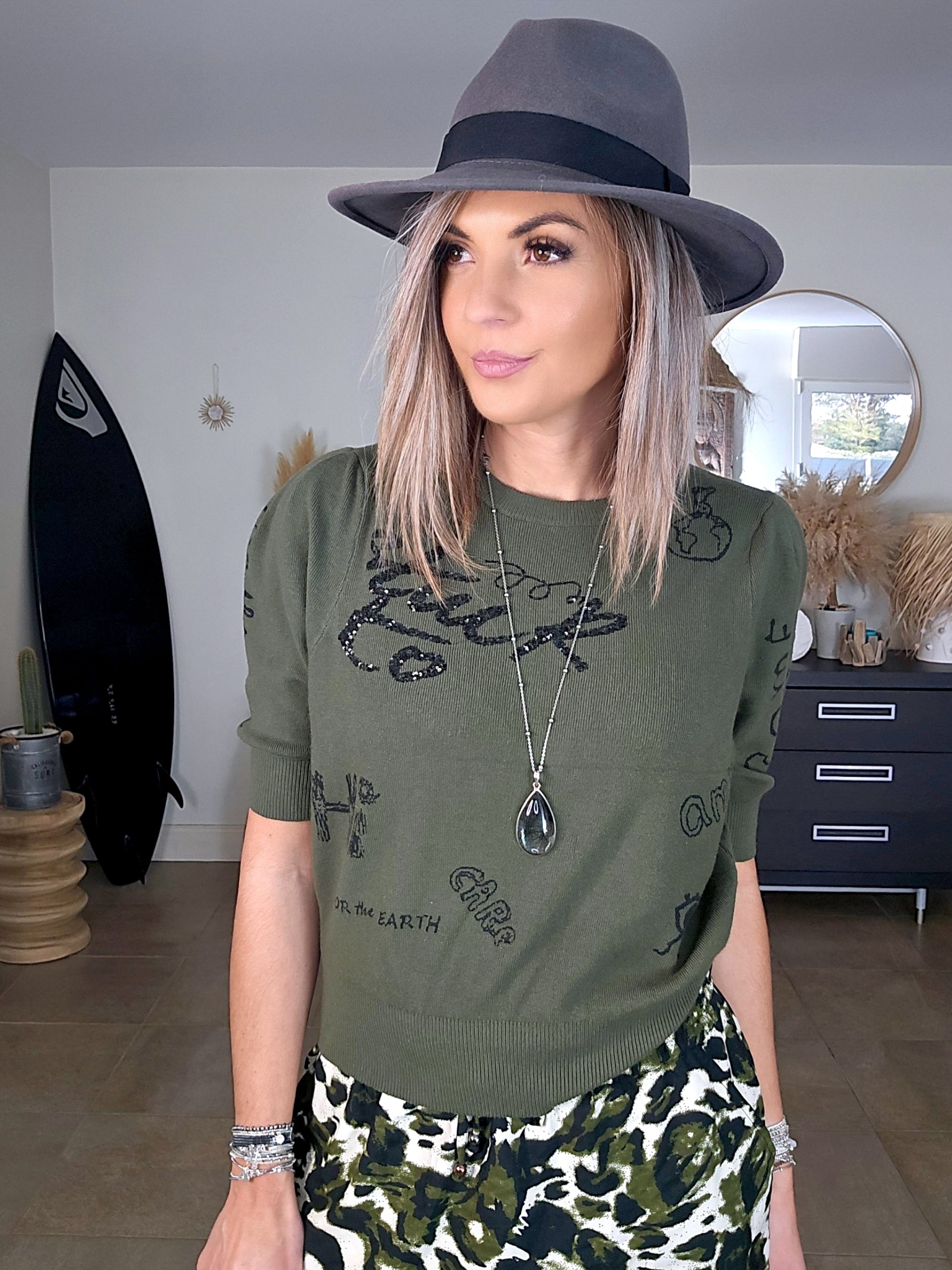 Pull kaki à inscriptions - 𝐌𝐚𝐫𝐢𝐧𝐚𝟒𝟒𝐟𝐚𝐦𝐢𝐥𝐲