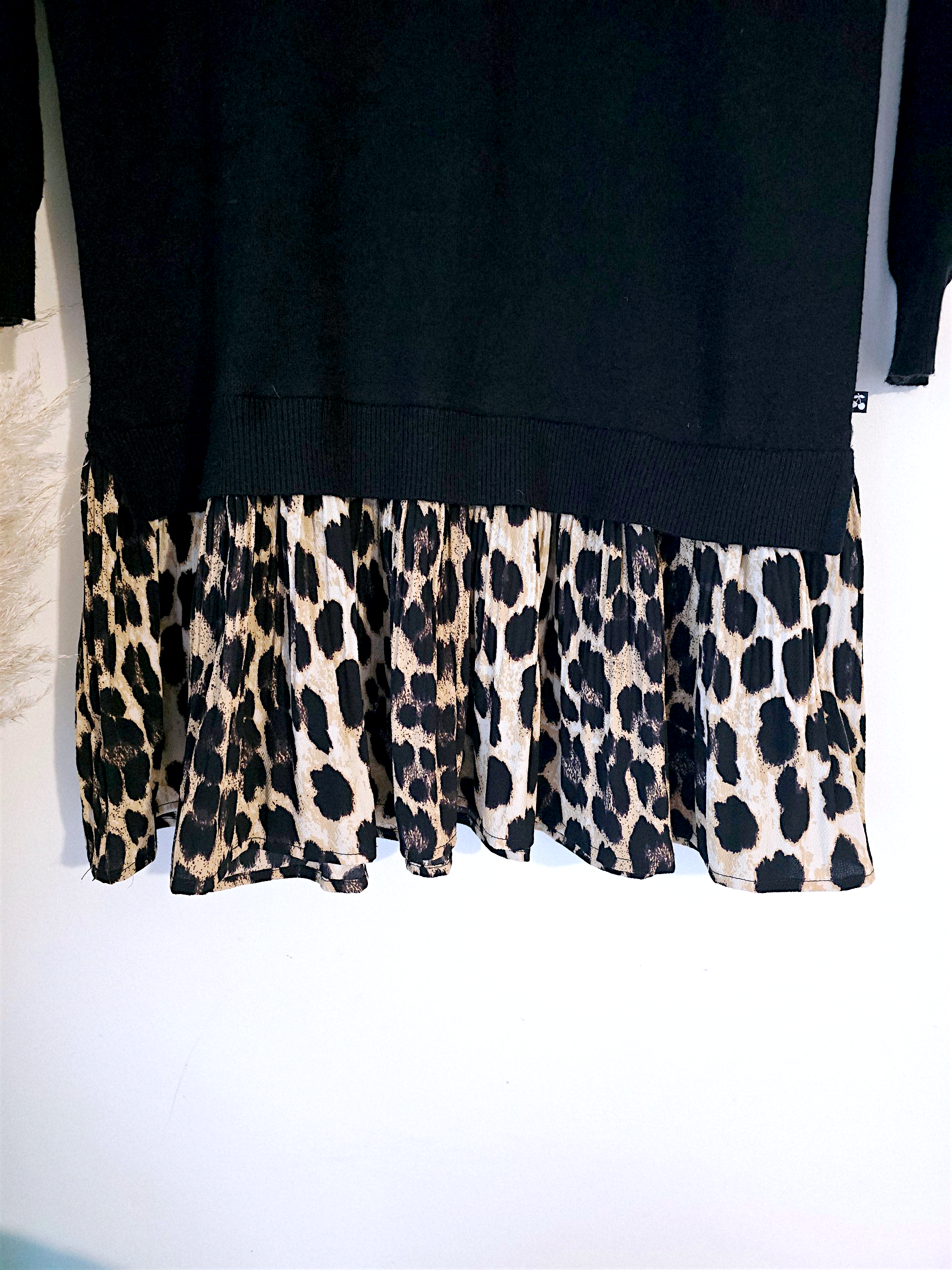 Robe noire maille pull à superposition léopard - 𝐌𝐚𝐫𝐢𝐧𝐚𝟒𝟒𝐟𝐚𝐦𝐢𝐥𝐲