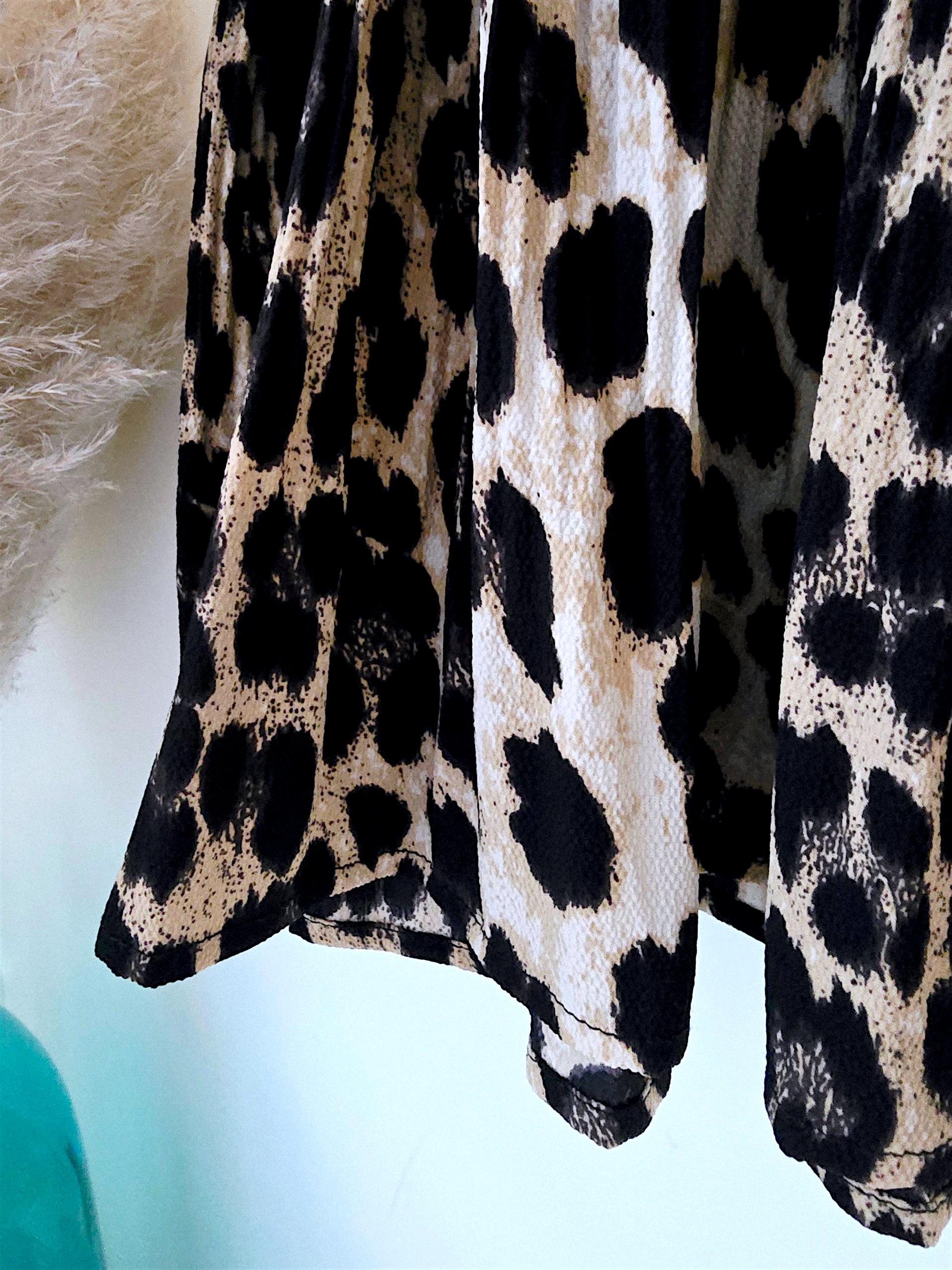 Robe noire maille pull à superposition léopard - 𝐌𝐚𝐫𝐢𝐧𝐚𝟒𝟒𝐟𝐚𝐦𝐢𝐥𝐲
