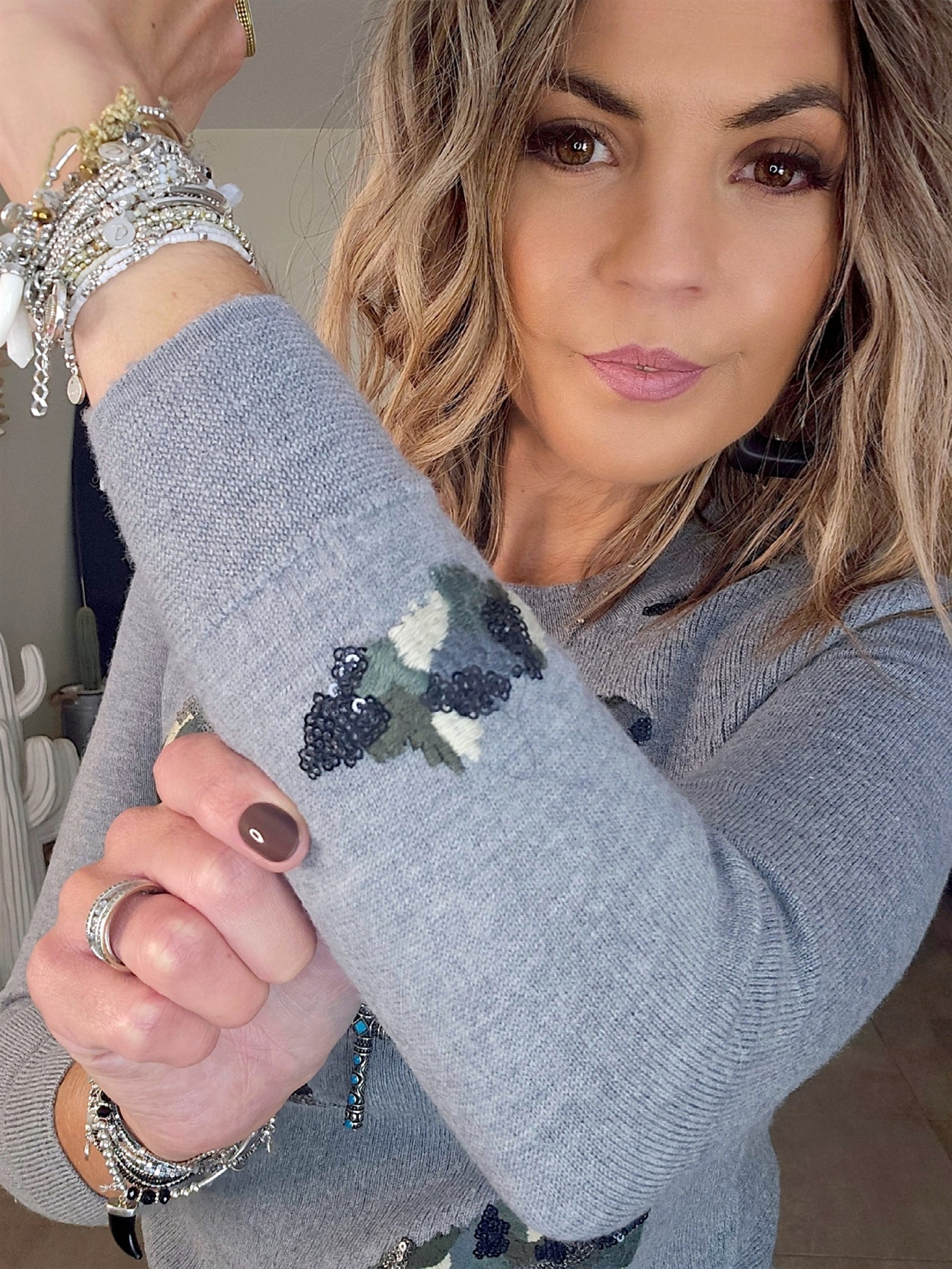 Pull gris plumes camouflage - 𝐌𝐚𝐫𝐢𝐧𝐚𝟒𝟒𝐟𝐚𝐦𝐢𝐥𝐲