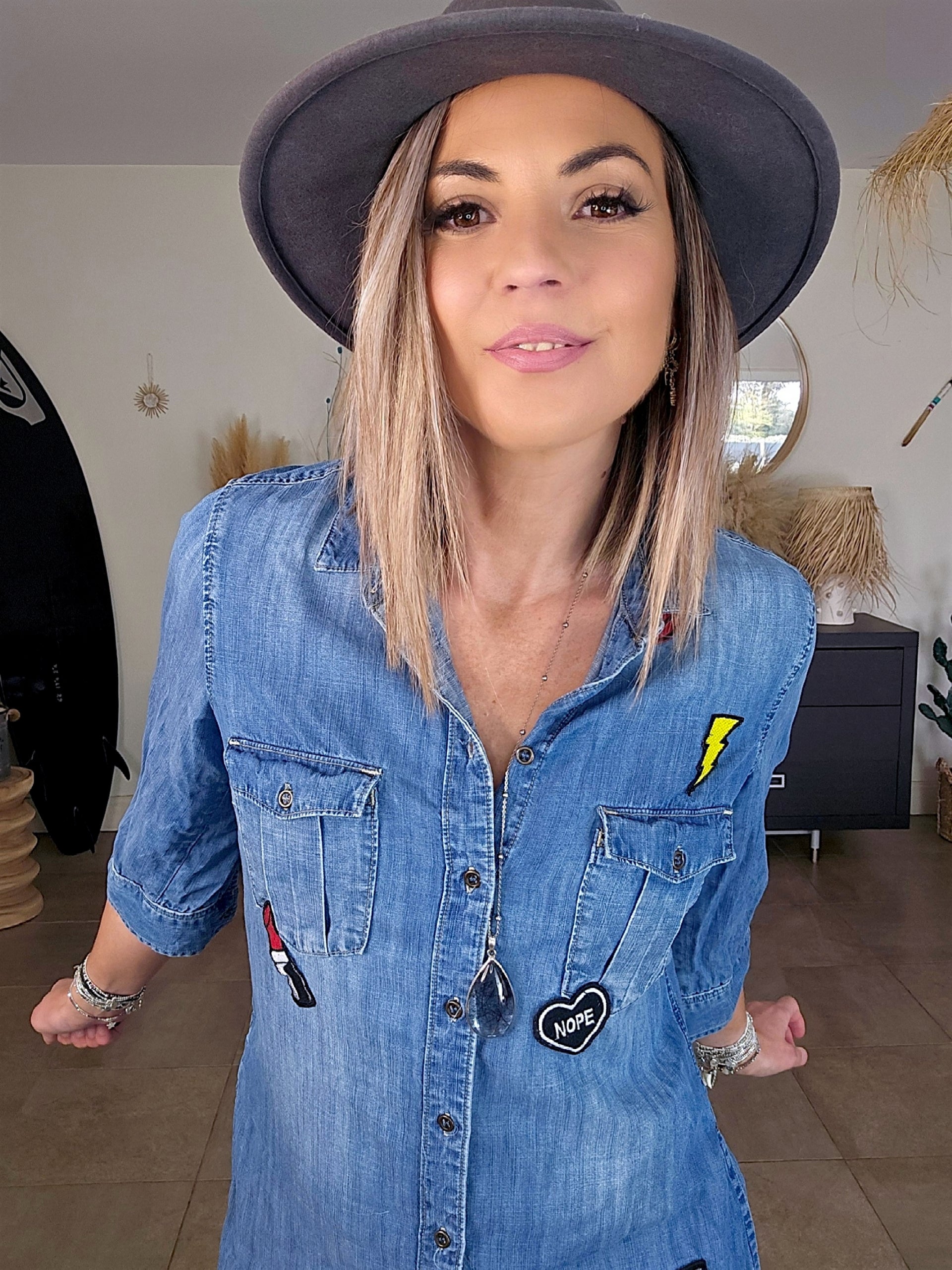 Robe chemise bleue à écussons - 𝐌𝐚𝐫𝐢𝐧𝐚𝟒𝟒𝐟𝐚𝐦𝐢𝐥𝐲