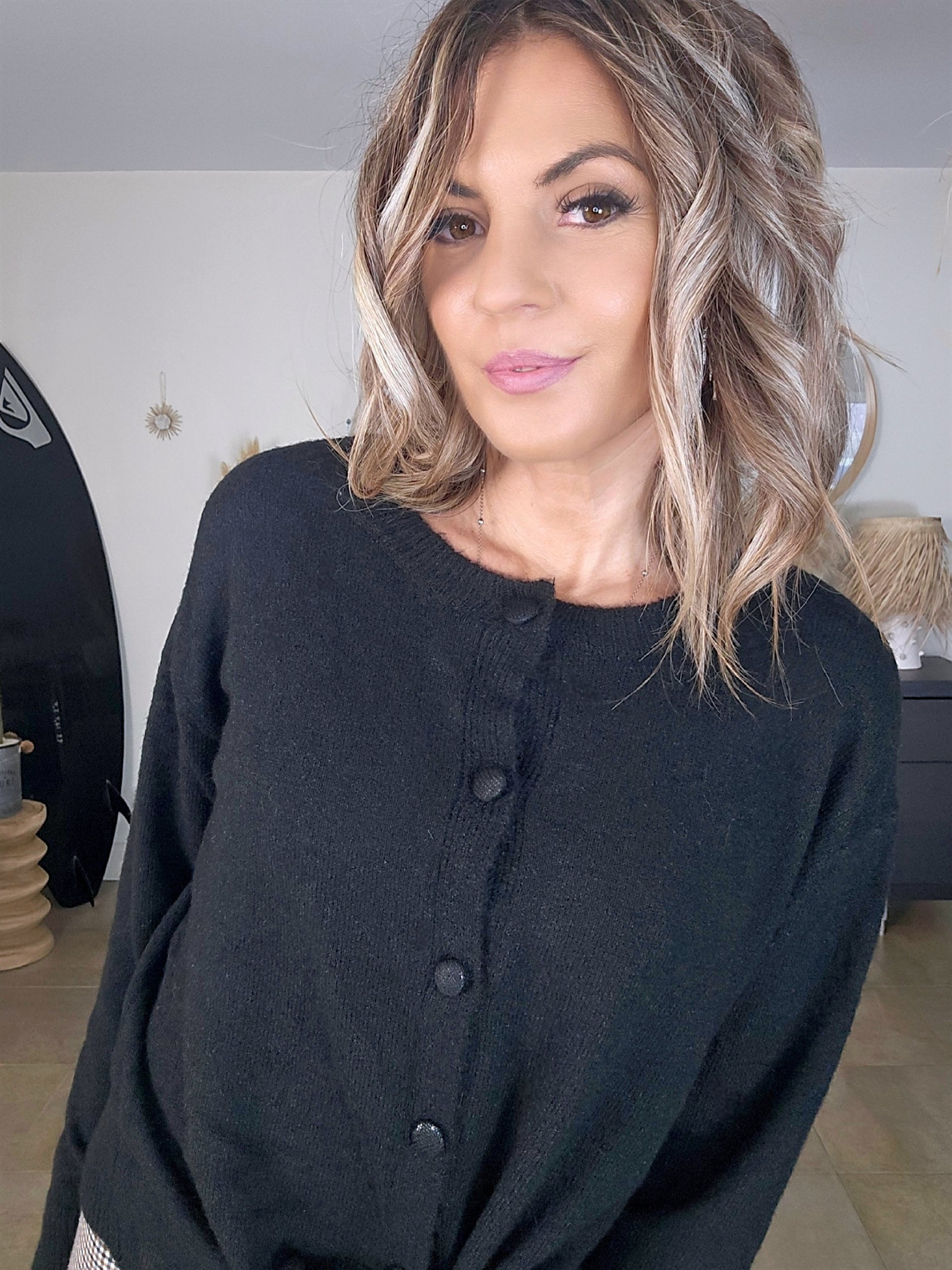 Cardigan noir à boucle dorée - 𝐌𝐚𝐫𝐢𝐧𝐚𝟒𝟒𝐟𝐚𝐦𝐢𝐥𝐲