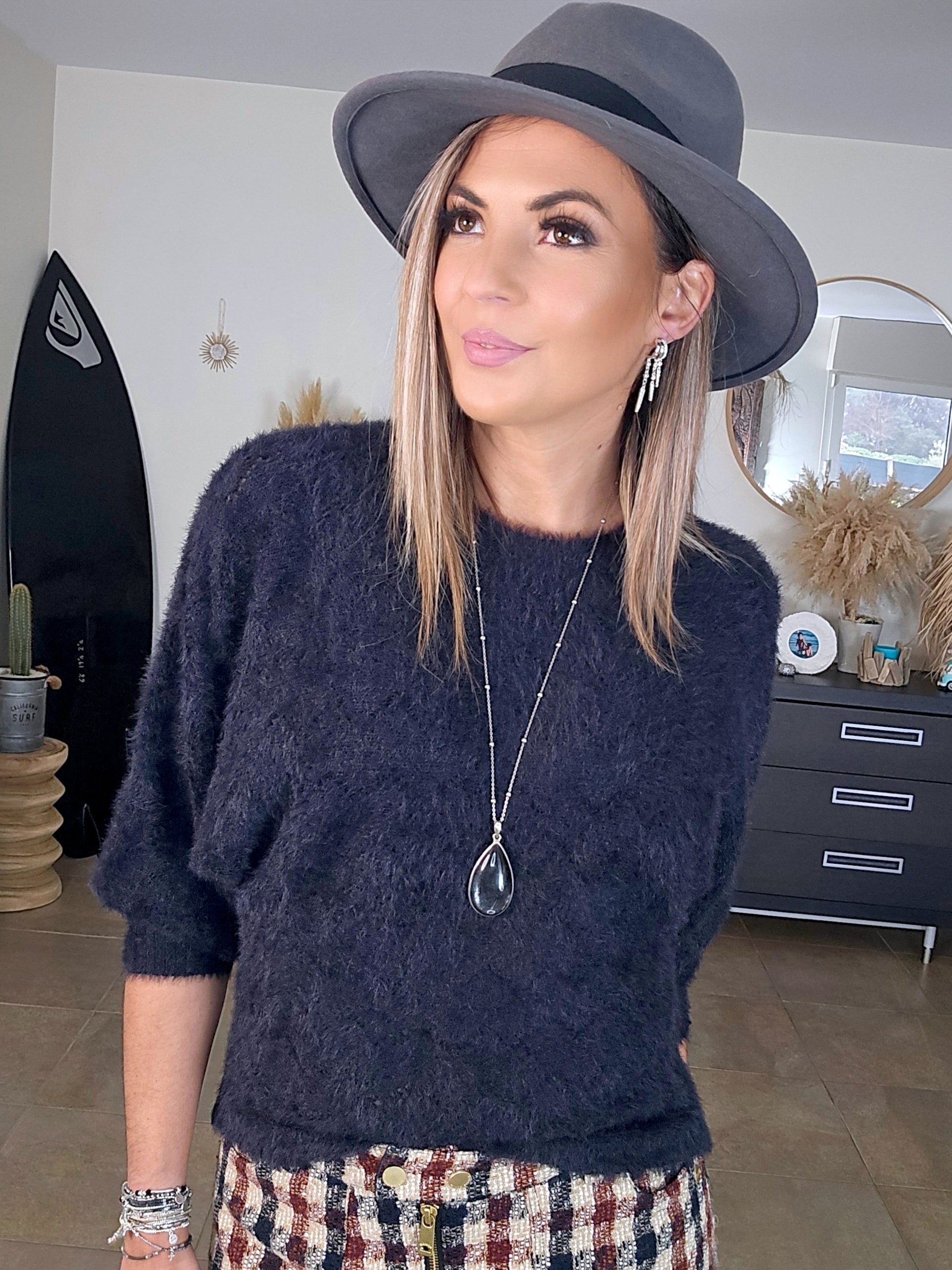 Pull noir ajouré maille poilue - 𝐌𝐚𝐫𝐢𝐧𝐚𝟒𝟒𝐟𝐚𝐦𝐢𝐥𝐲